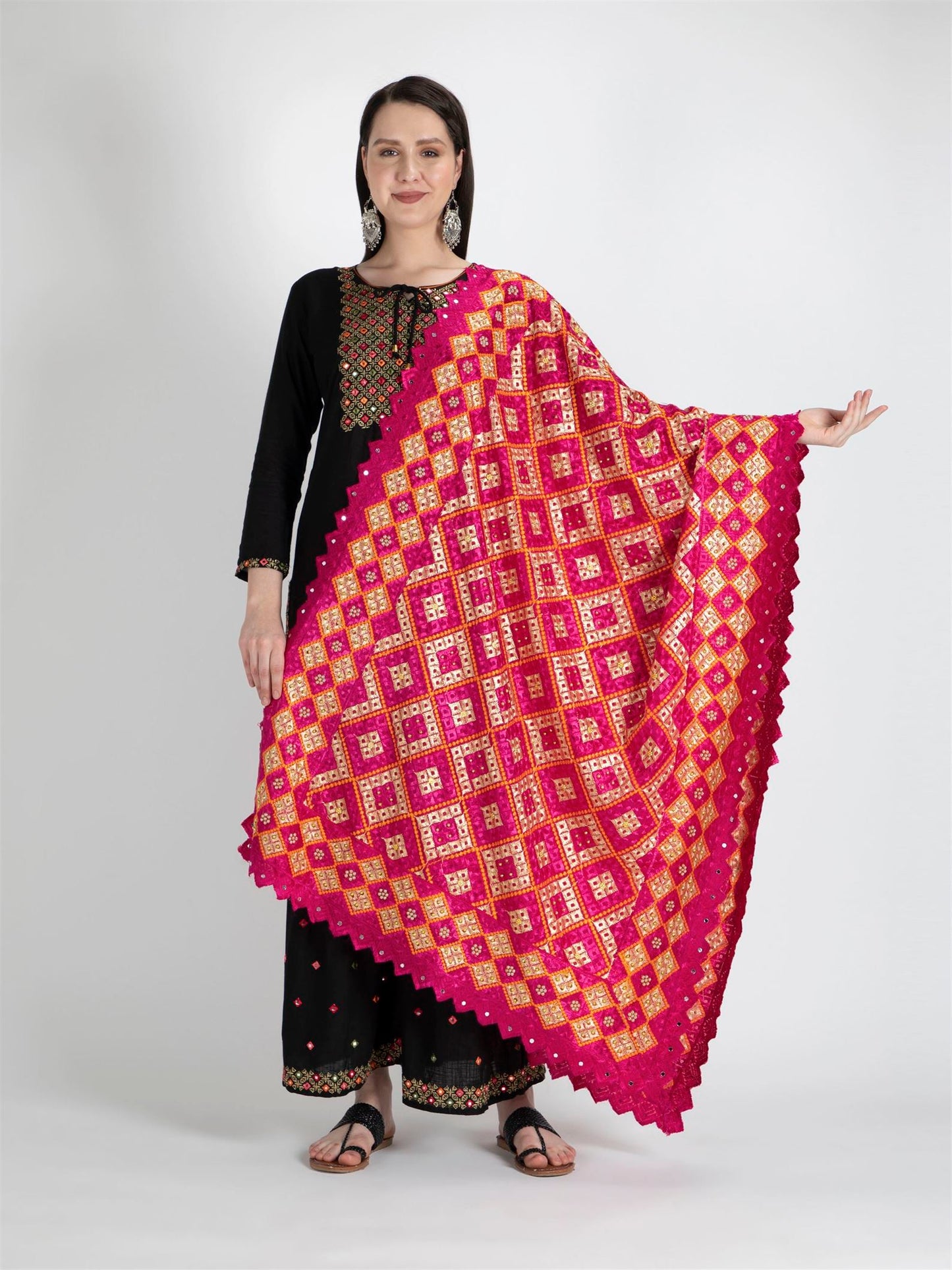 magenta-phulkari-dupatta-with-mirror-work-mcmmpd4058-1