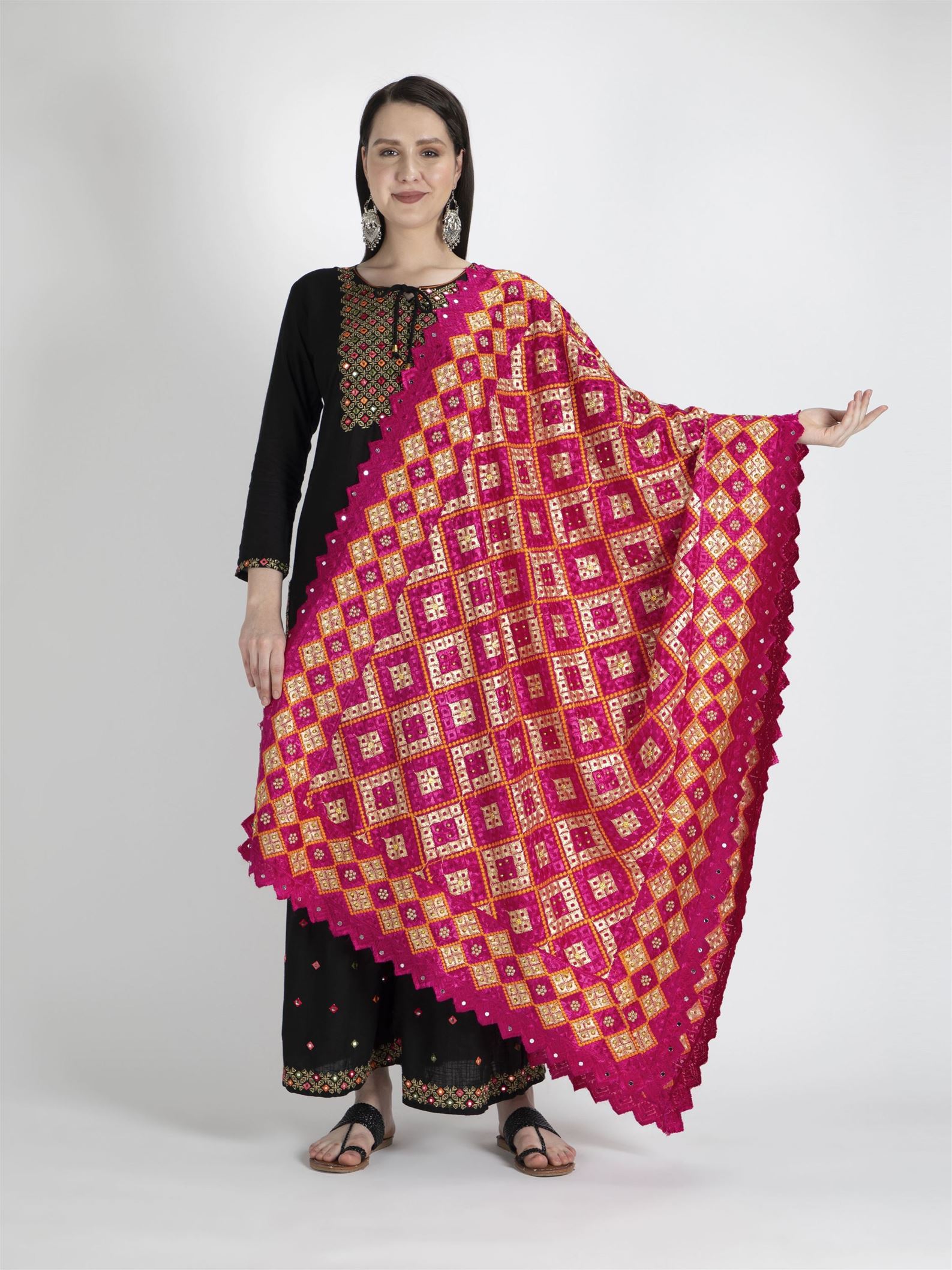 magenta-phulkari-dupatta-with-mirror-work-mcmmpd4058-1