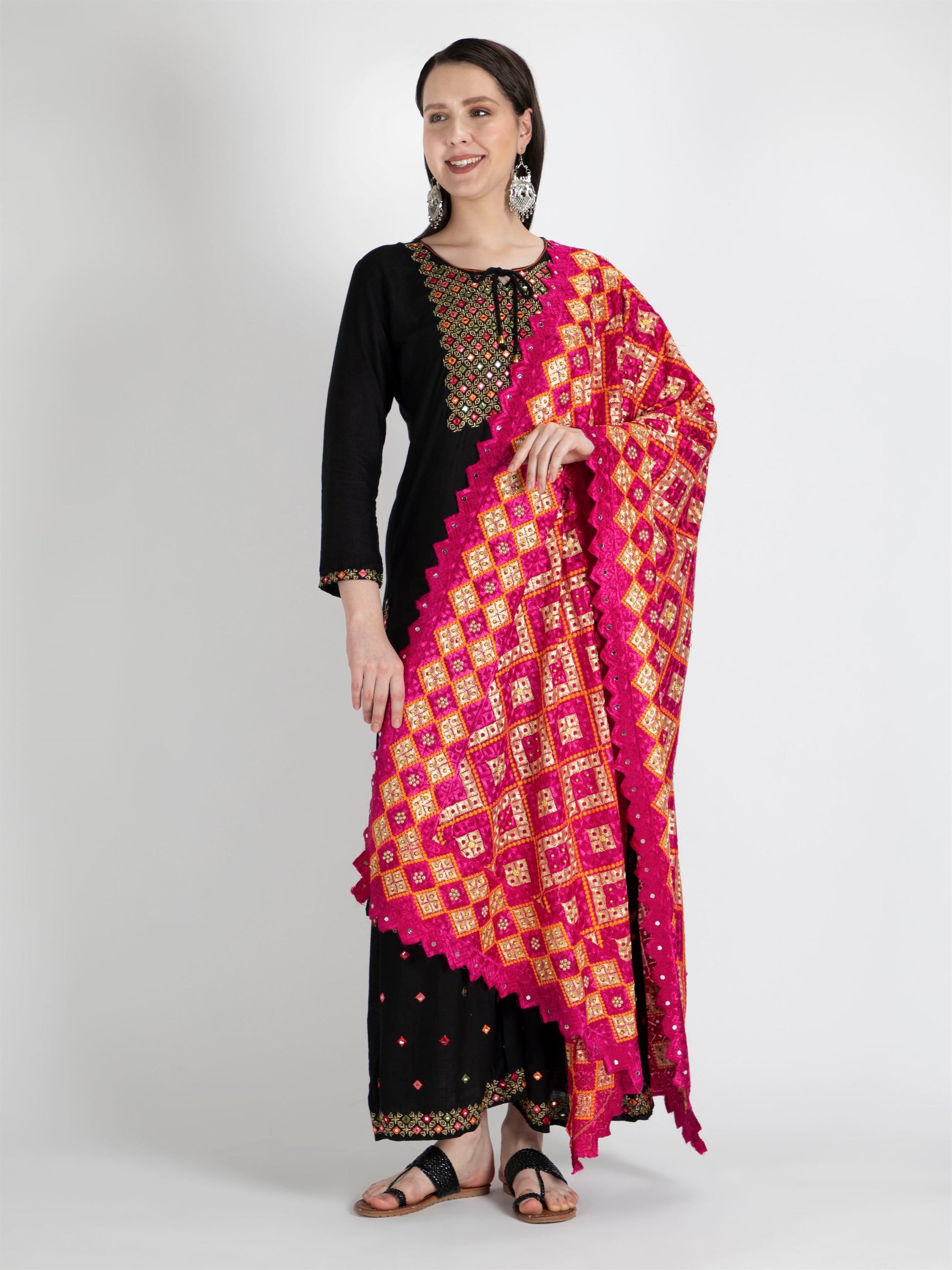 magenta-phulkari-dupatta-with-mirror-work-mcmmpd4058-2