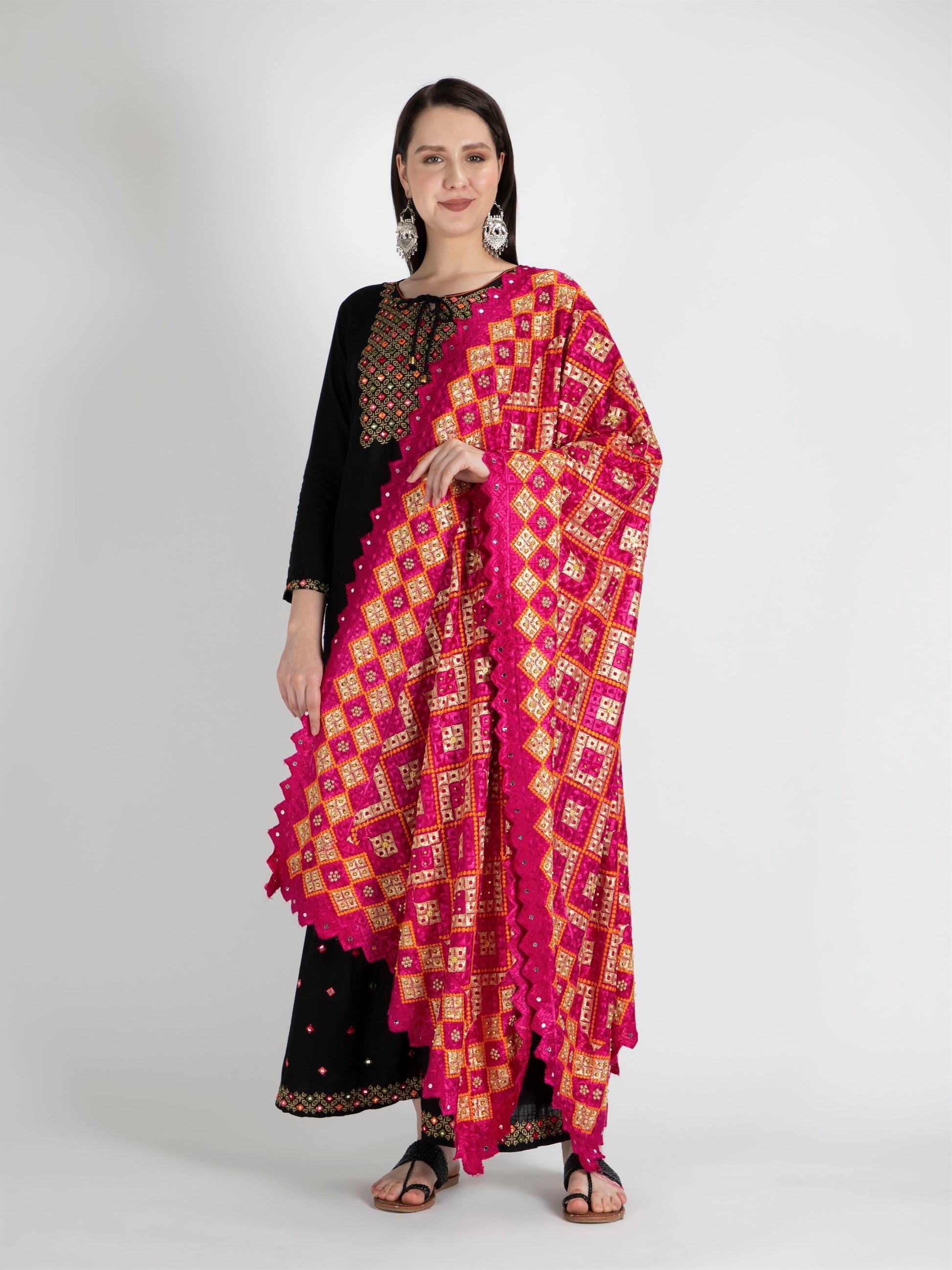 magenta-phulkari-dupatta-with-mirror-work-mcmmpd4058-3