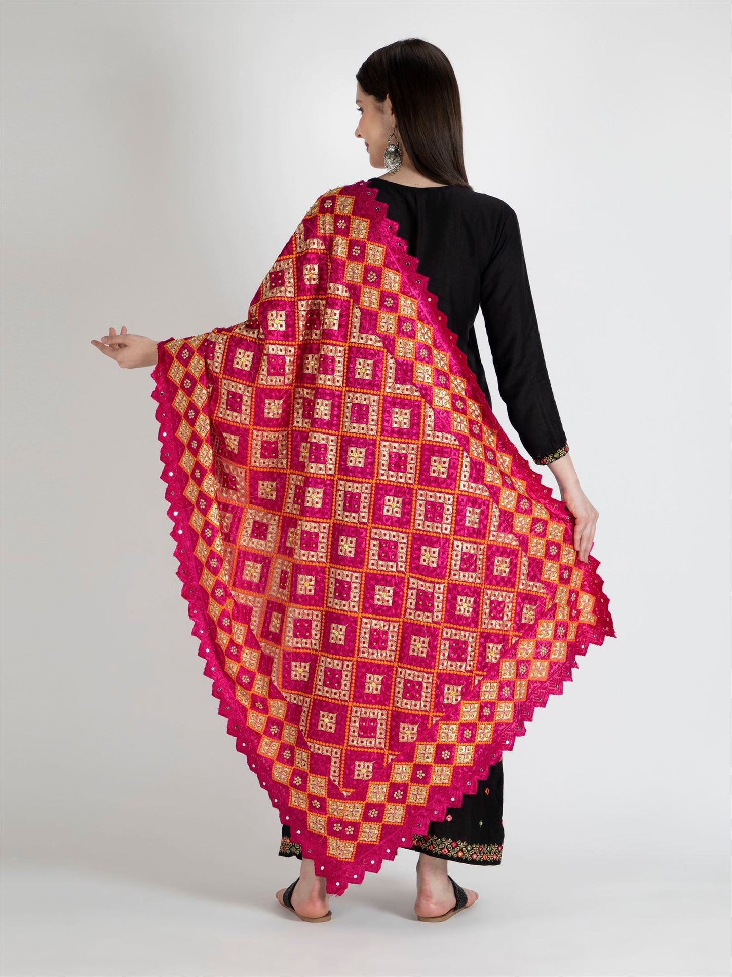 magenta-phulkari-dupatta-with-mirror-work-mcmmpd4058-4