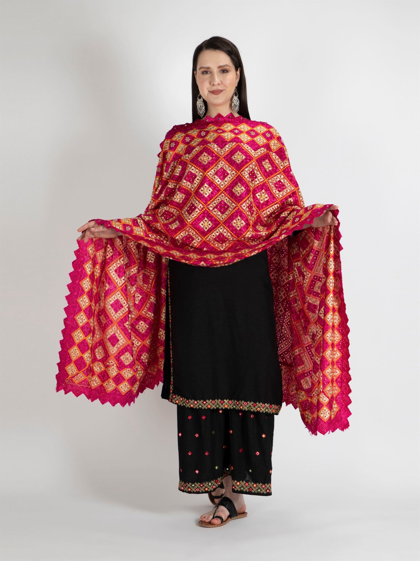 magenta-phulkari-dupatta-with-mirror-work-mcmmpd4058-5