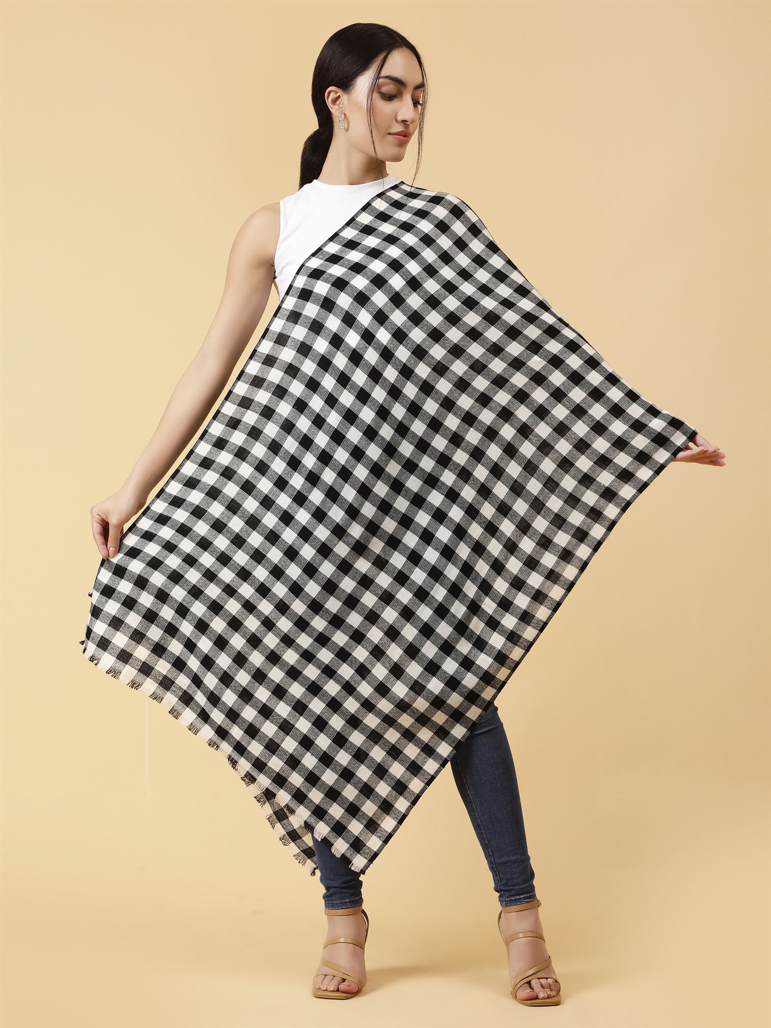 checked-knitted-stole-mcmmst4245-1