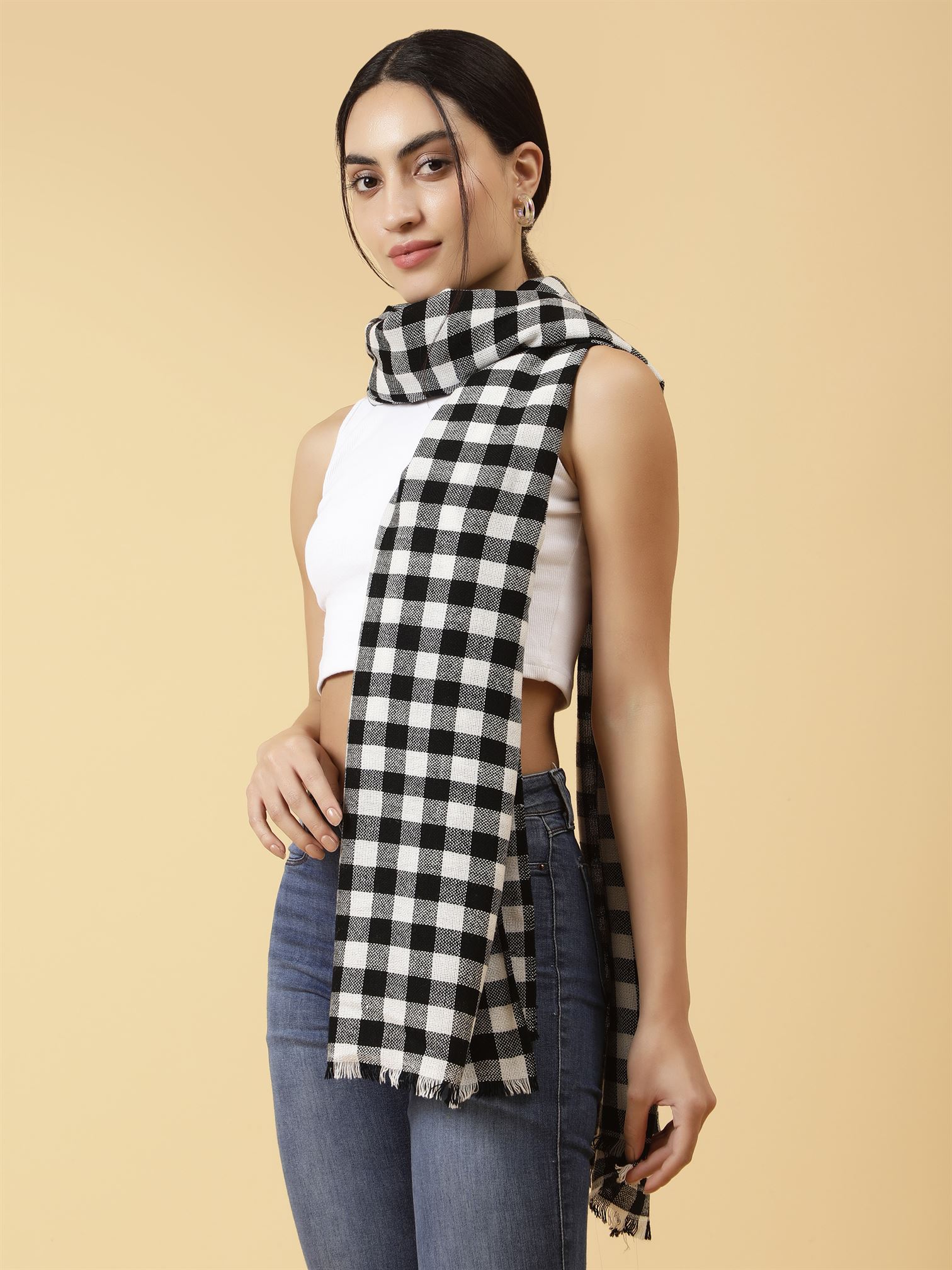 checked-knitted-stole-mcmmst4245-3