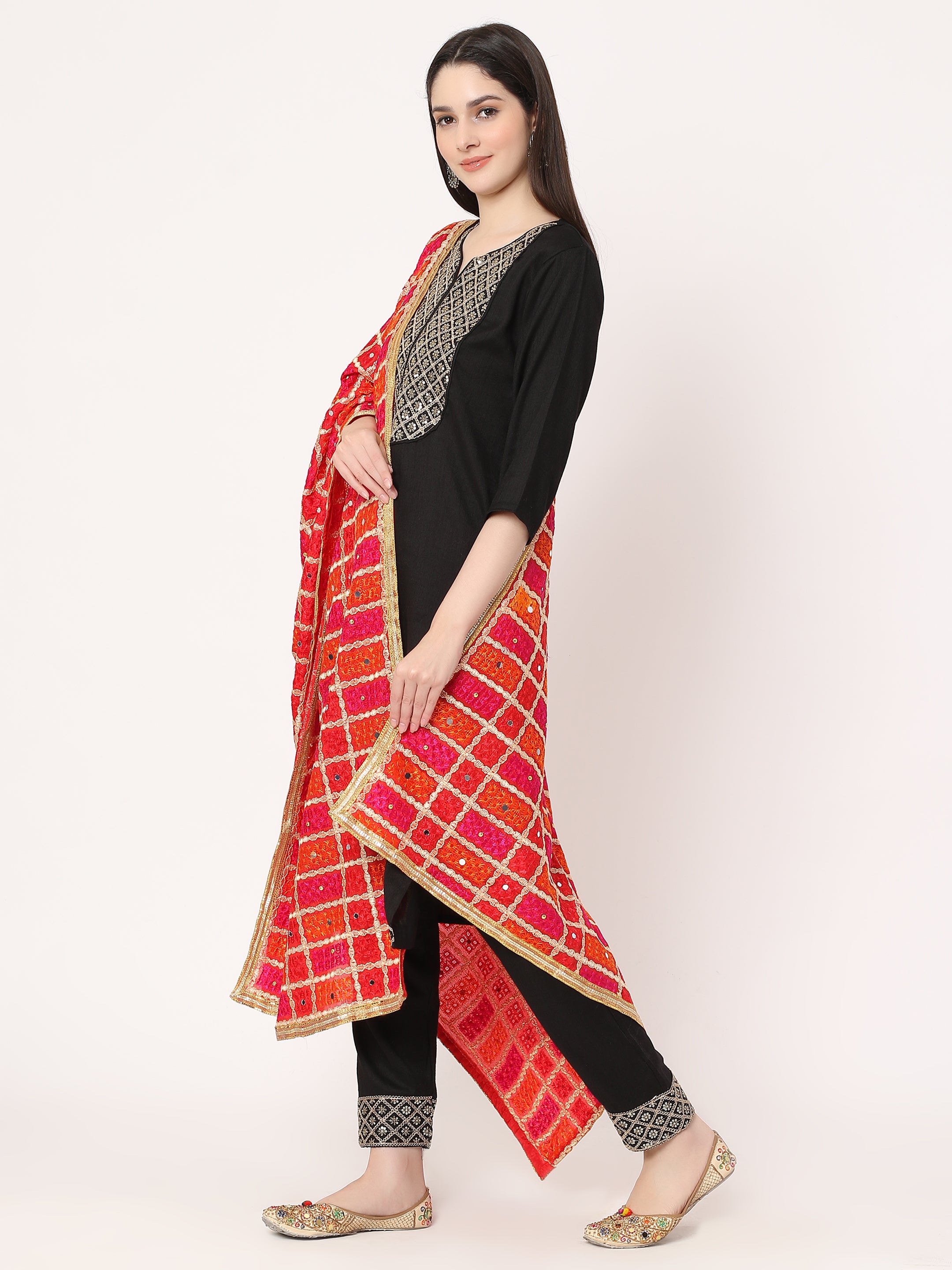 red-embroidery-phulkari-dupattai-with-mirror-work-MCRCPD0133