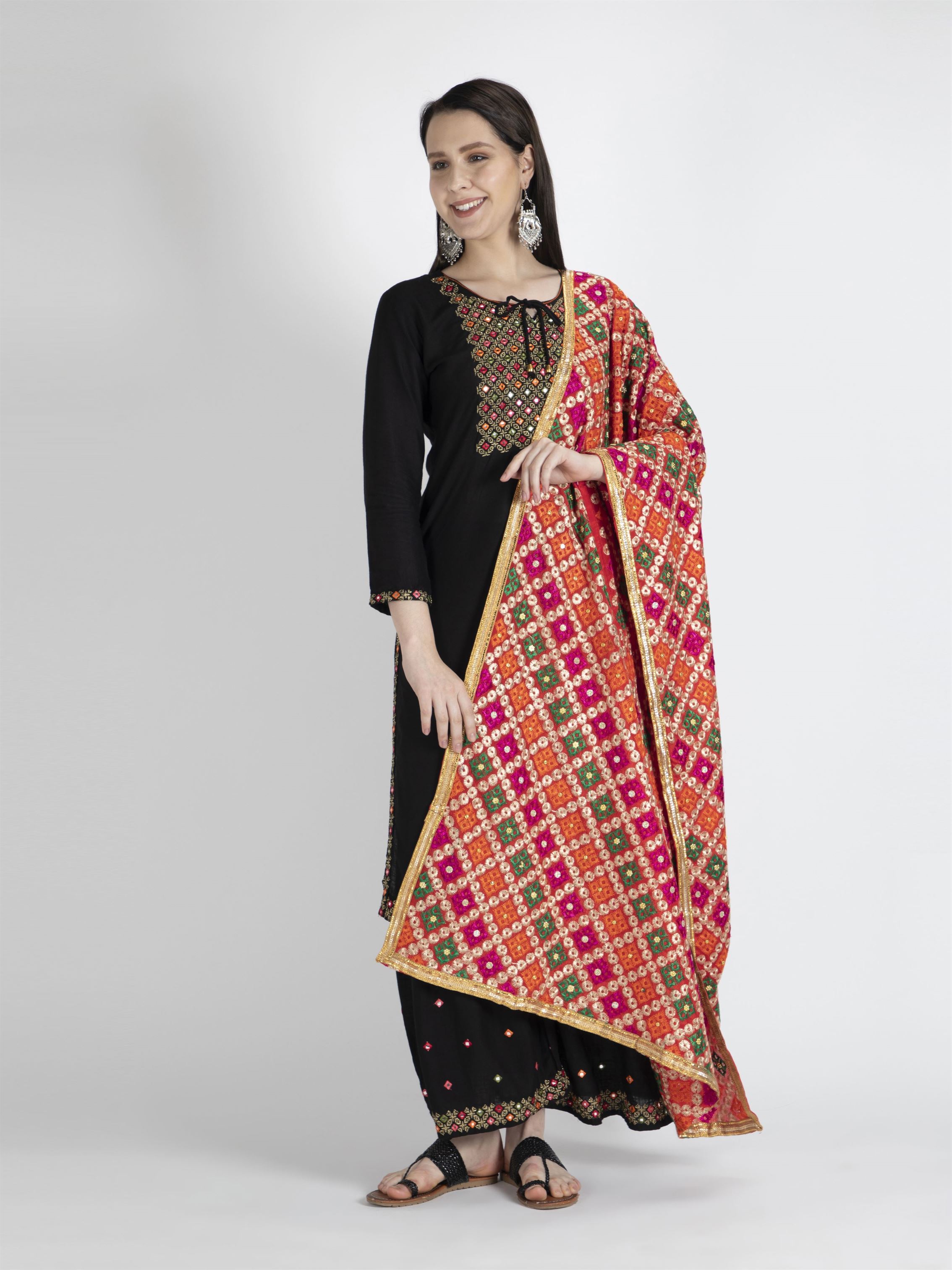 multicolour-phulkari-with-gold-lace-and-mirror-work-mcrcpd4042-2