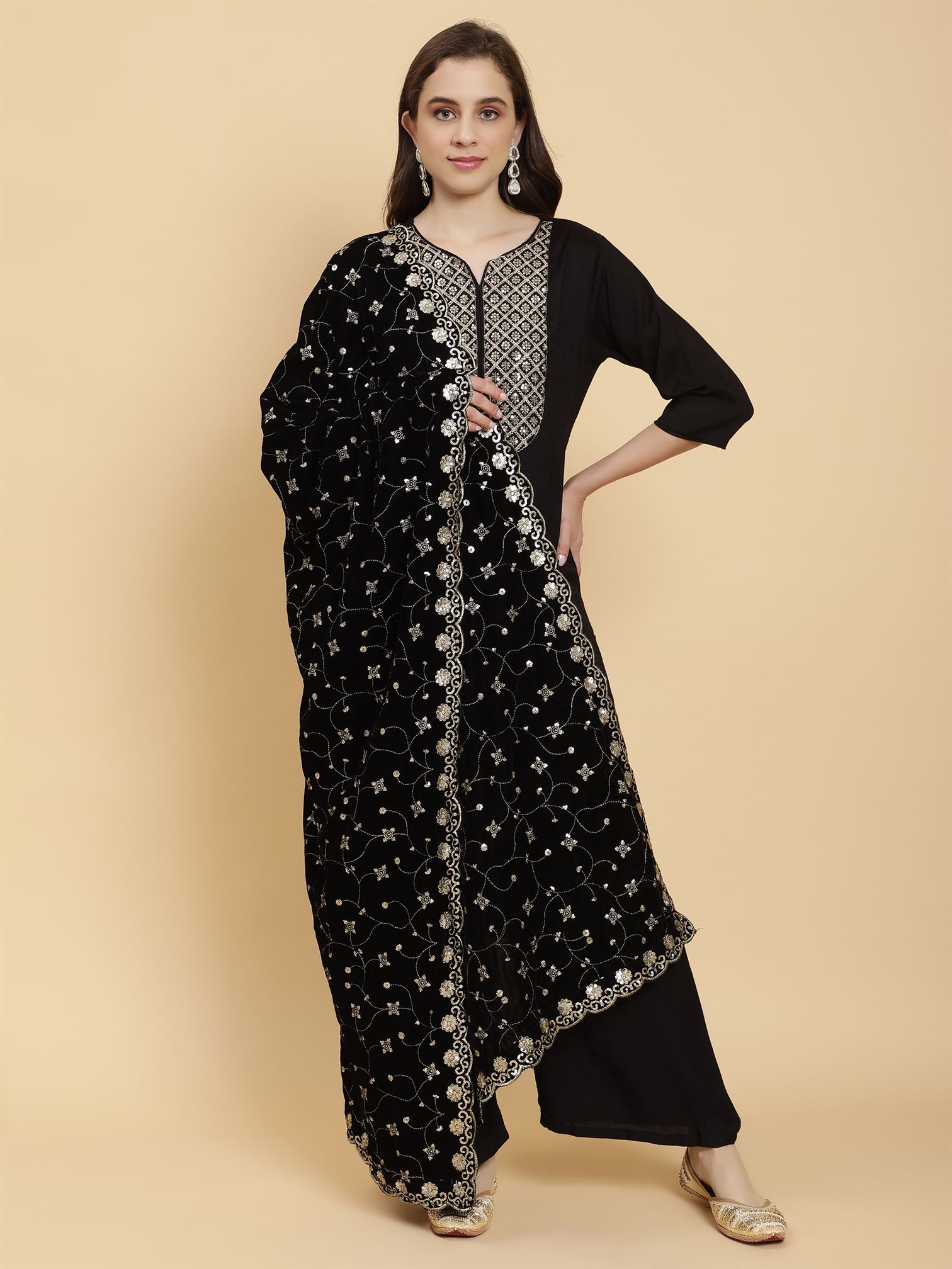 black-embellished-velvet-dupatta-mcrcvd7191-moda-chales-2