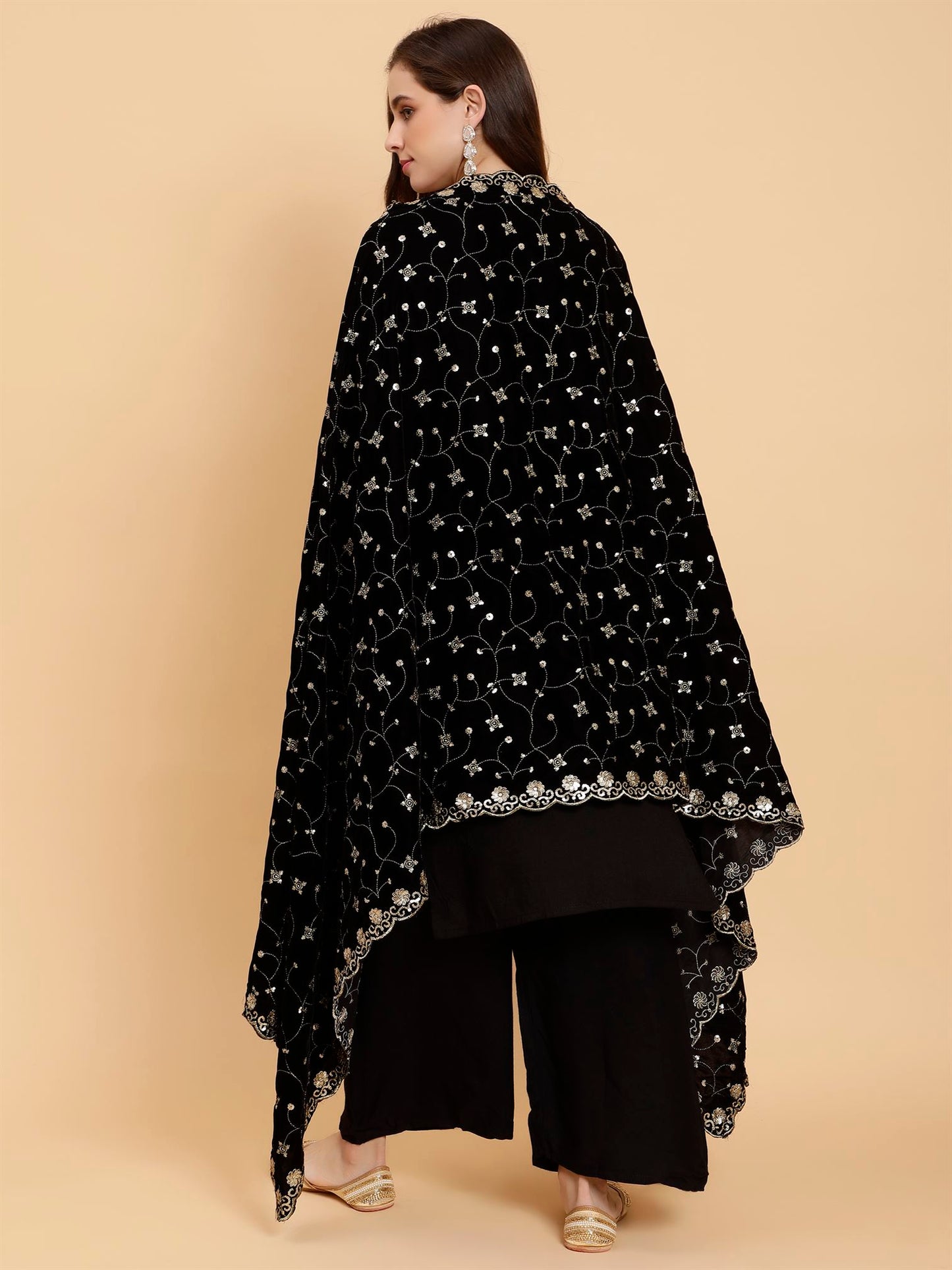 black-embellished-velvet-dupatta-mcrcvd7191-moda-chales-5