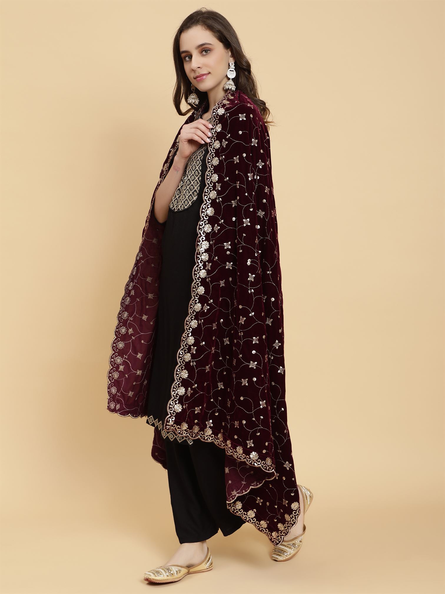 burgundy-embellished-velvet-dupatta-mcrcvd7192-moda-chales-4