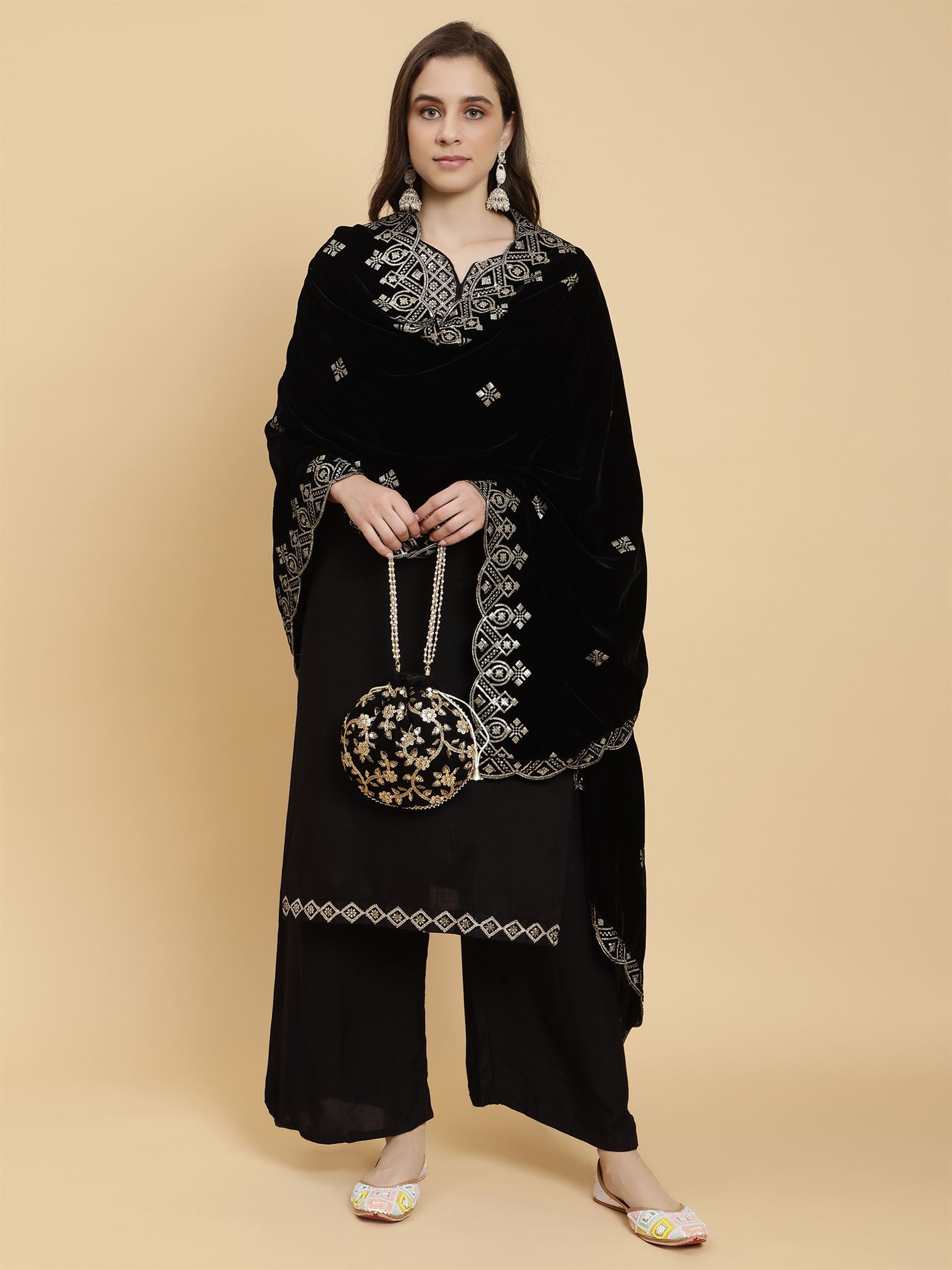 black-embellished-velvet-dupatta-mcrcvd7201-moda-chales-5