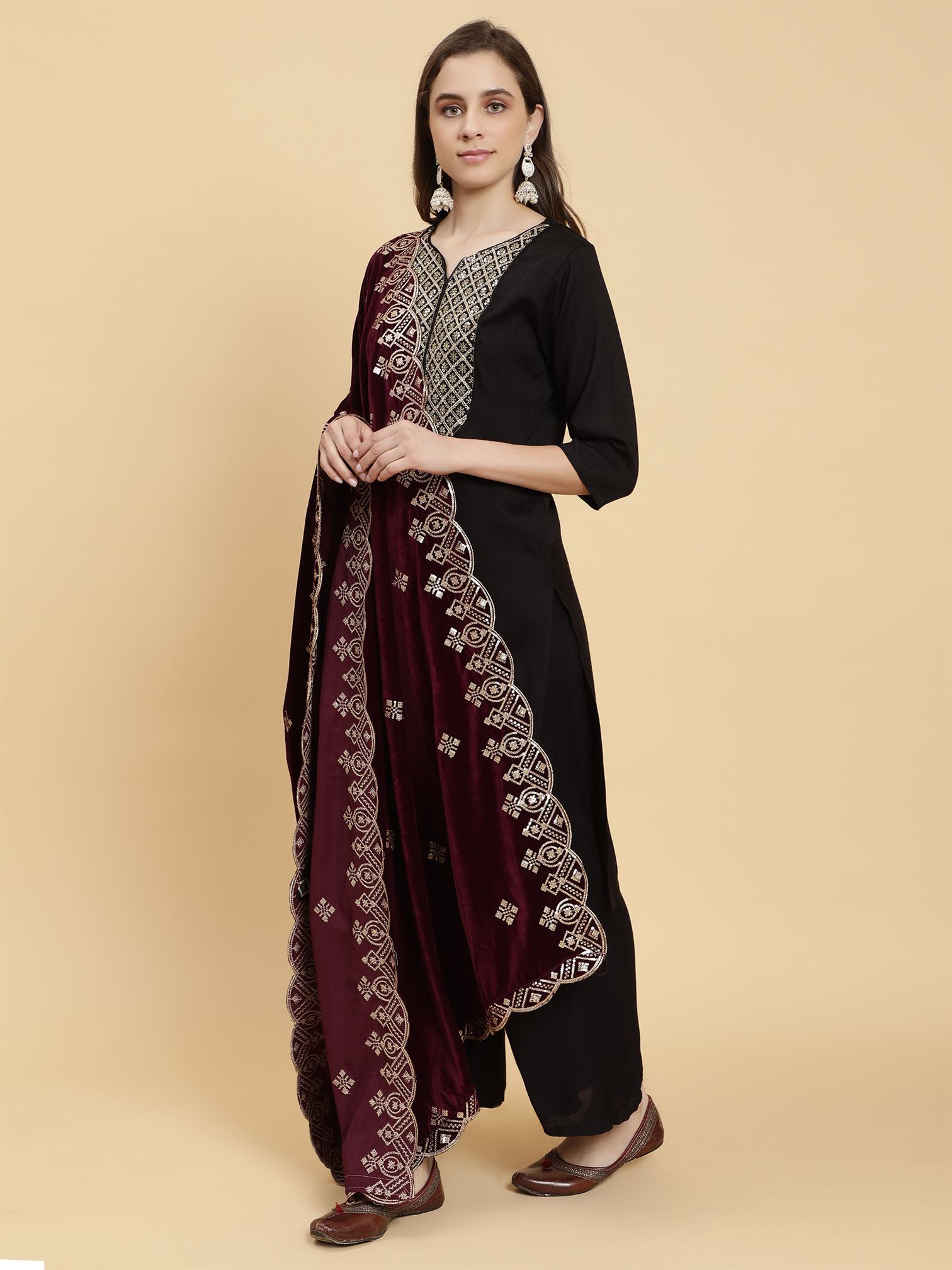 burgundy-embellished-velvet-dupatta-mcrcvd7202-moda-chales-4