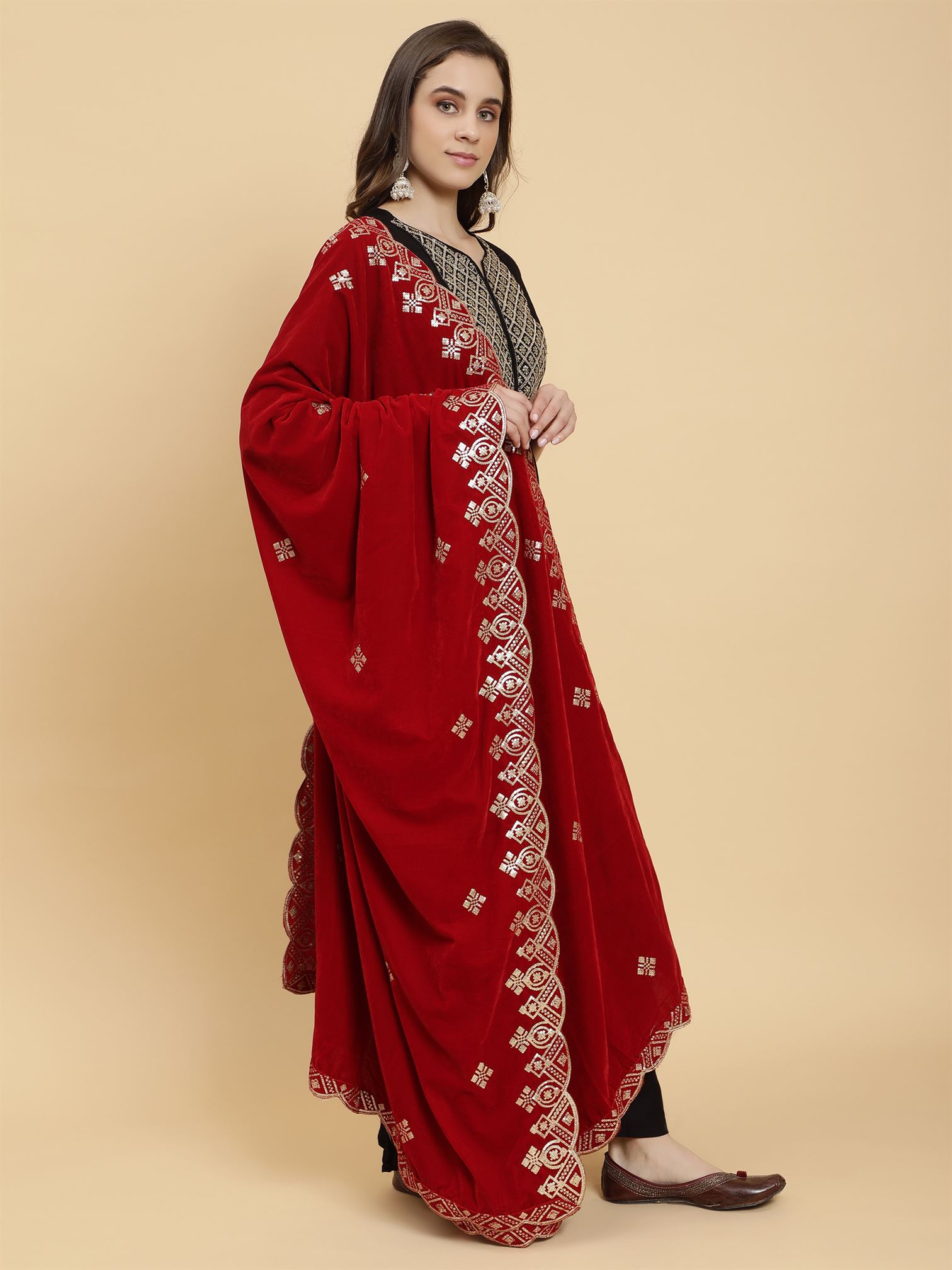 red-embellished-velvet-dupatta-mcrcvd7203-moda-chales-2