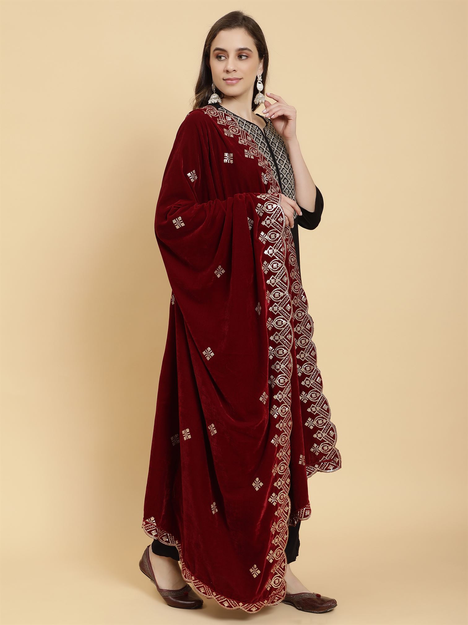 maroon-embellished-velvet-dupatta-mcrcvd7204-moda-chales-2