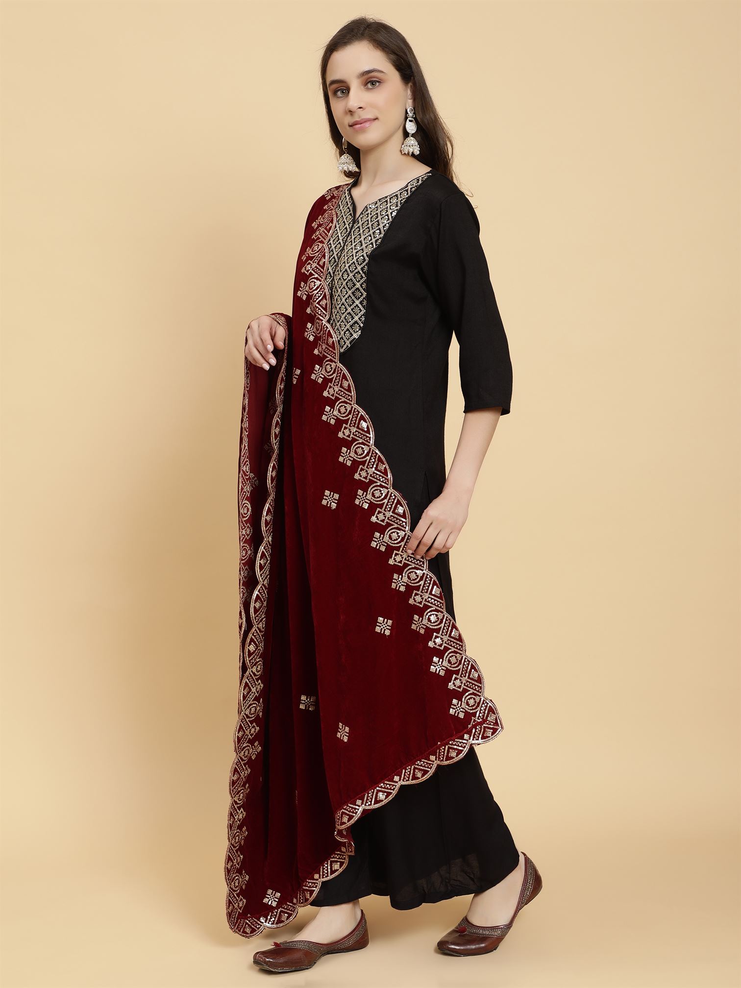 maroon-embellished-velvet-dupatta-mcrcvd7204-moda-chales-4