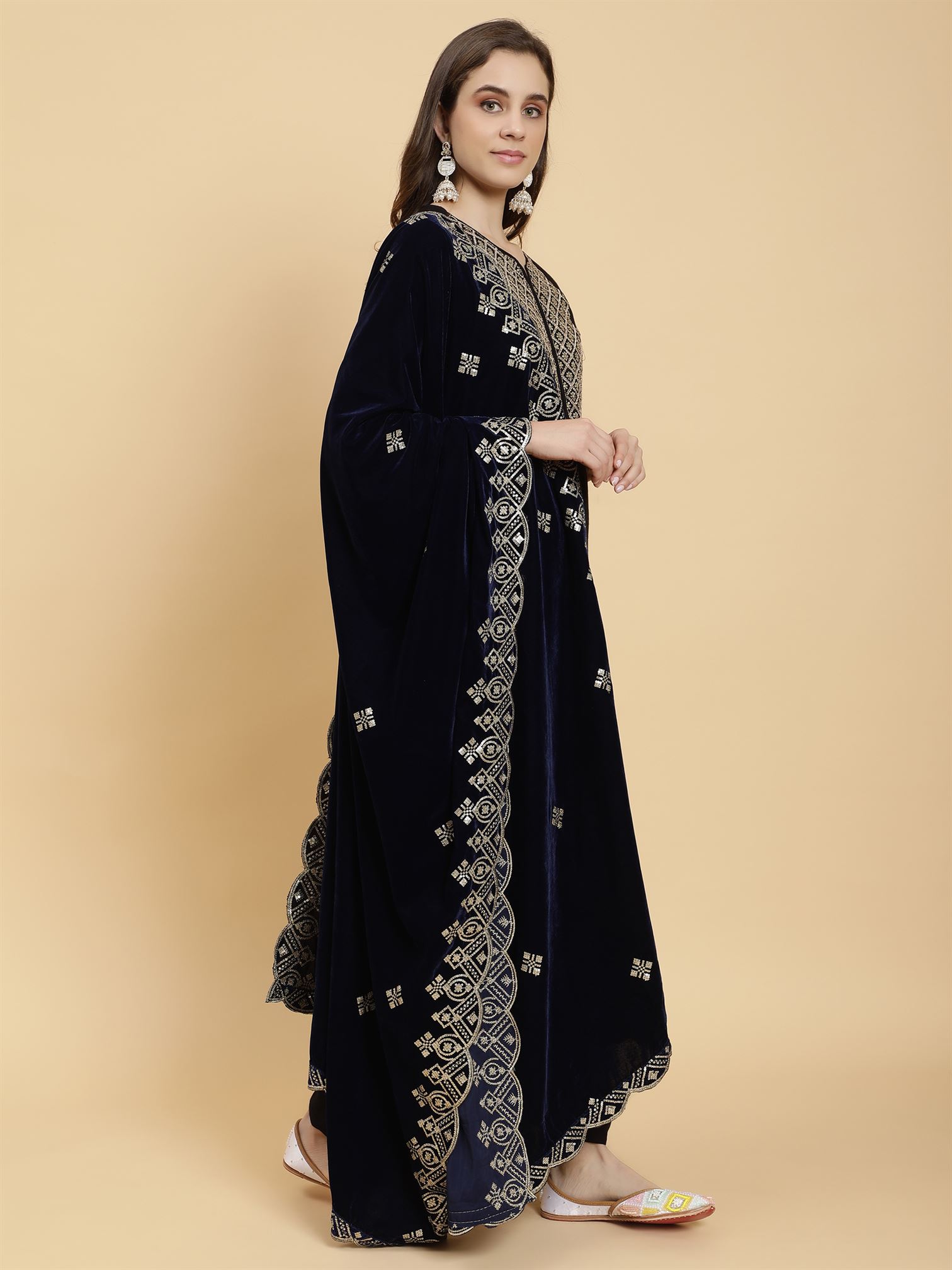 navy-blue-embellished-velvet-dupatta-mcrcvd7206-moda-chales-3