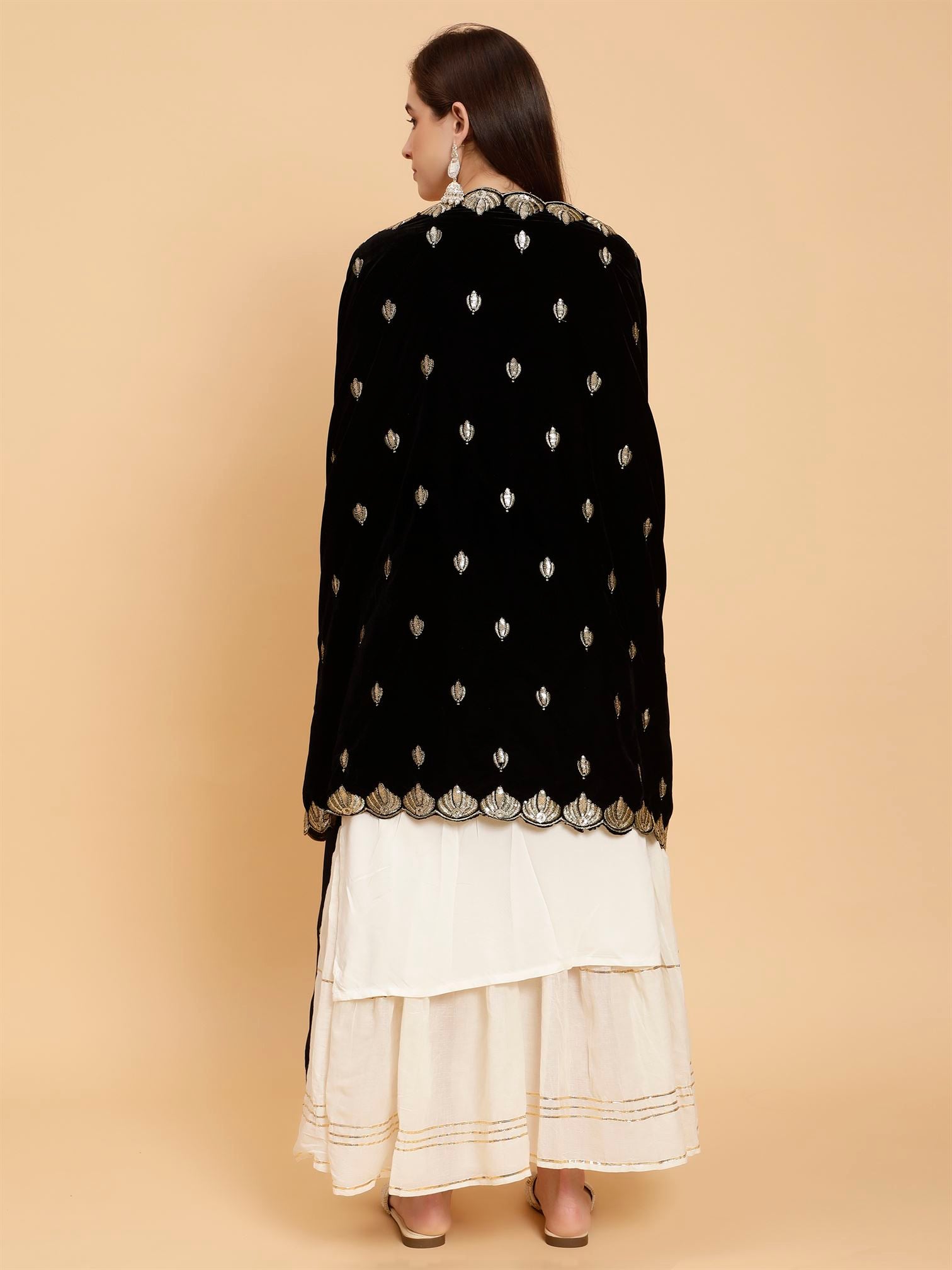 black-embellished-velvet-dupatta-mcrcvd7211-moda-chales-7