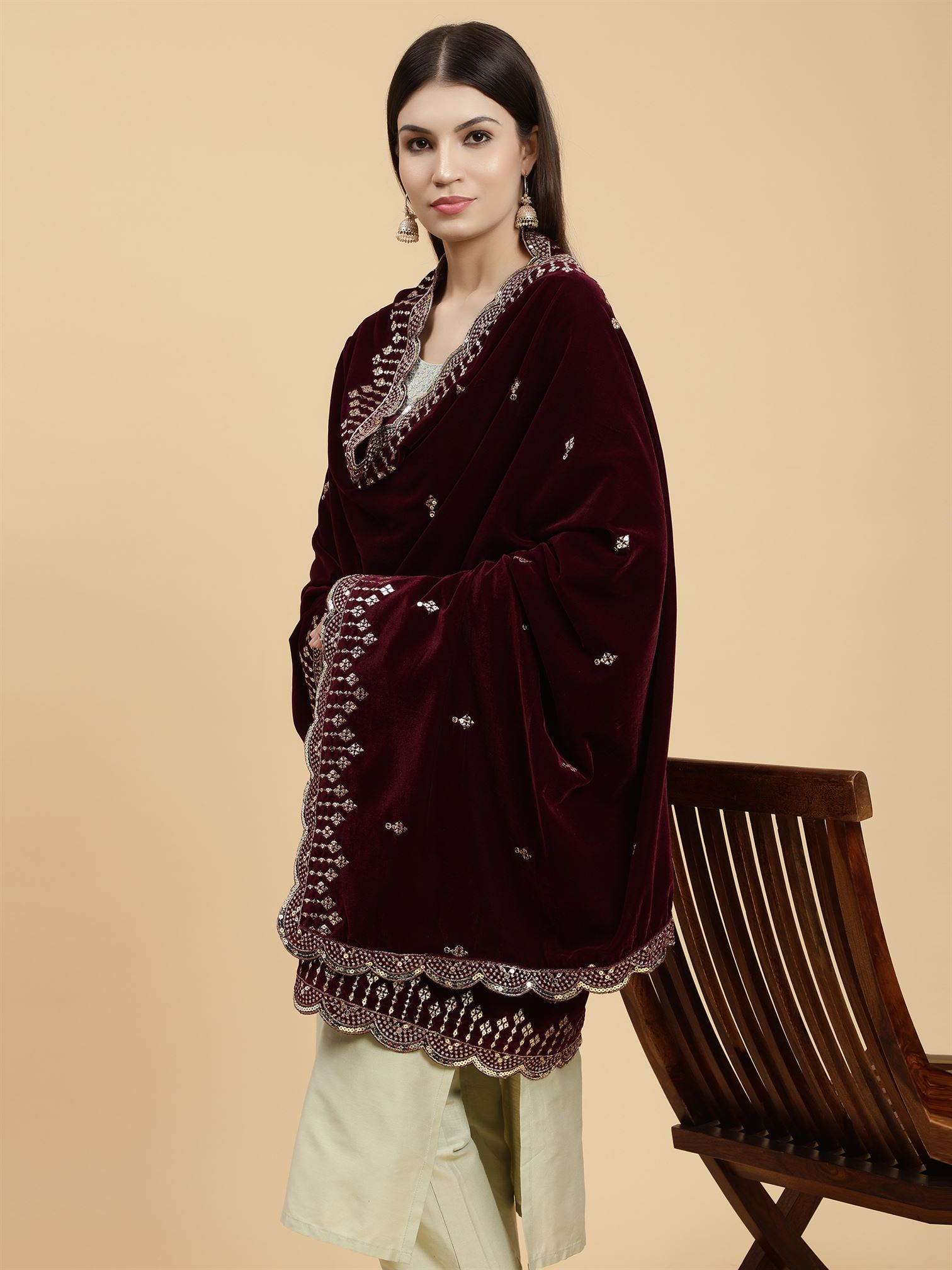 burgundy-embellished-velvet-dupatta-mcrcvd7222-moda-chales-4