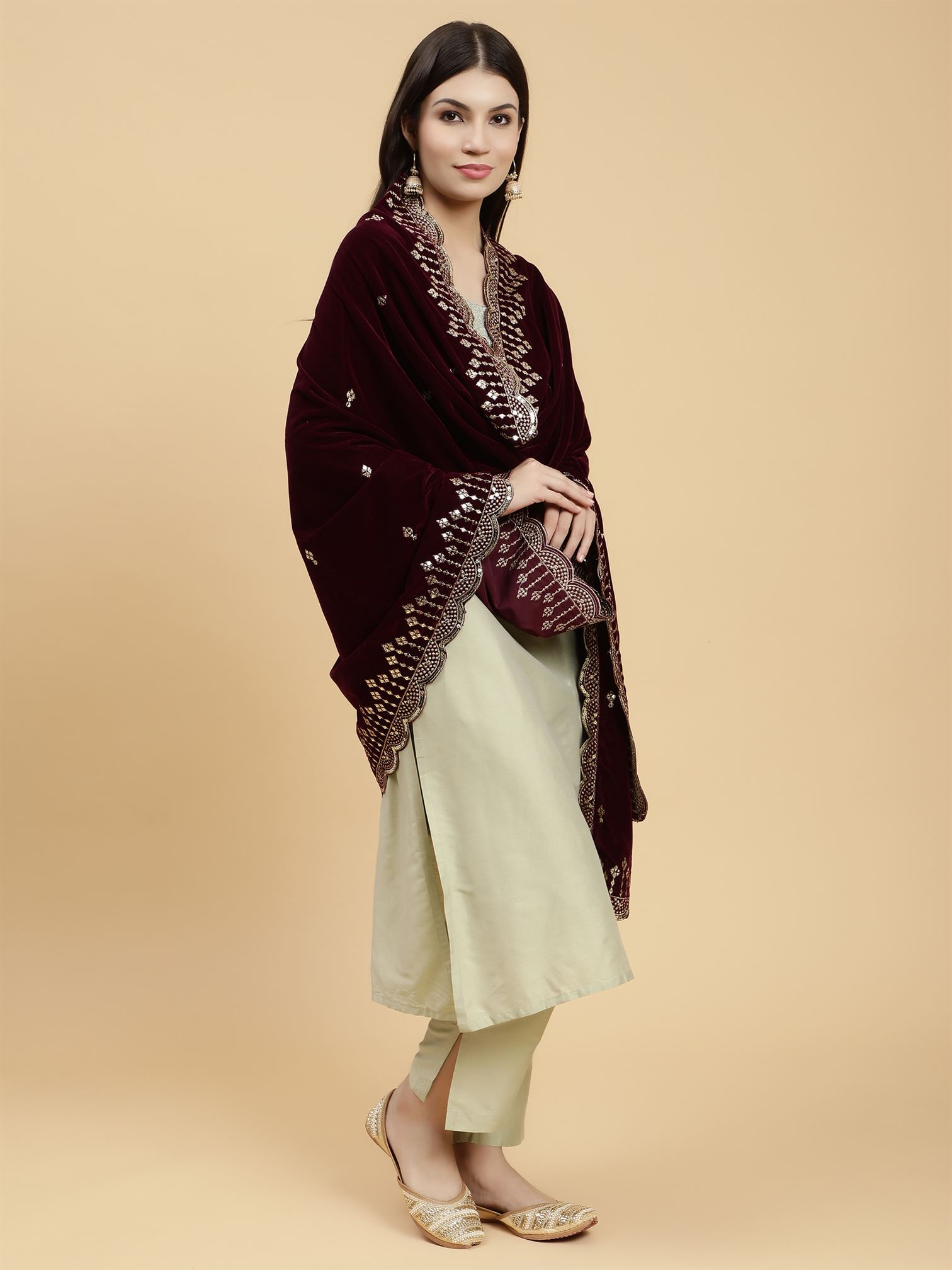 burgundy-embellished-velvet-dupatta-mcrcvd7222-moda-chales-6