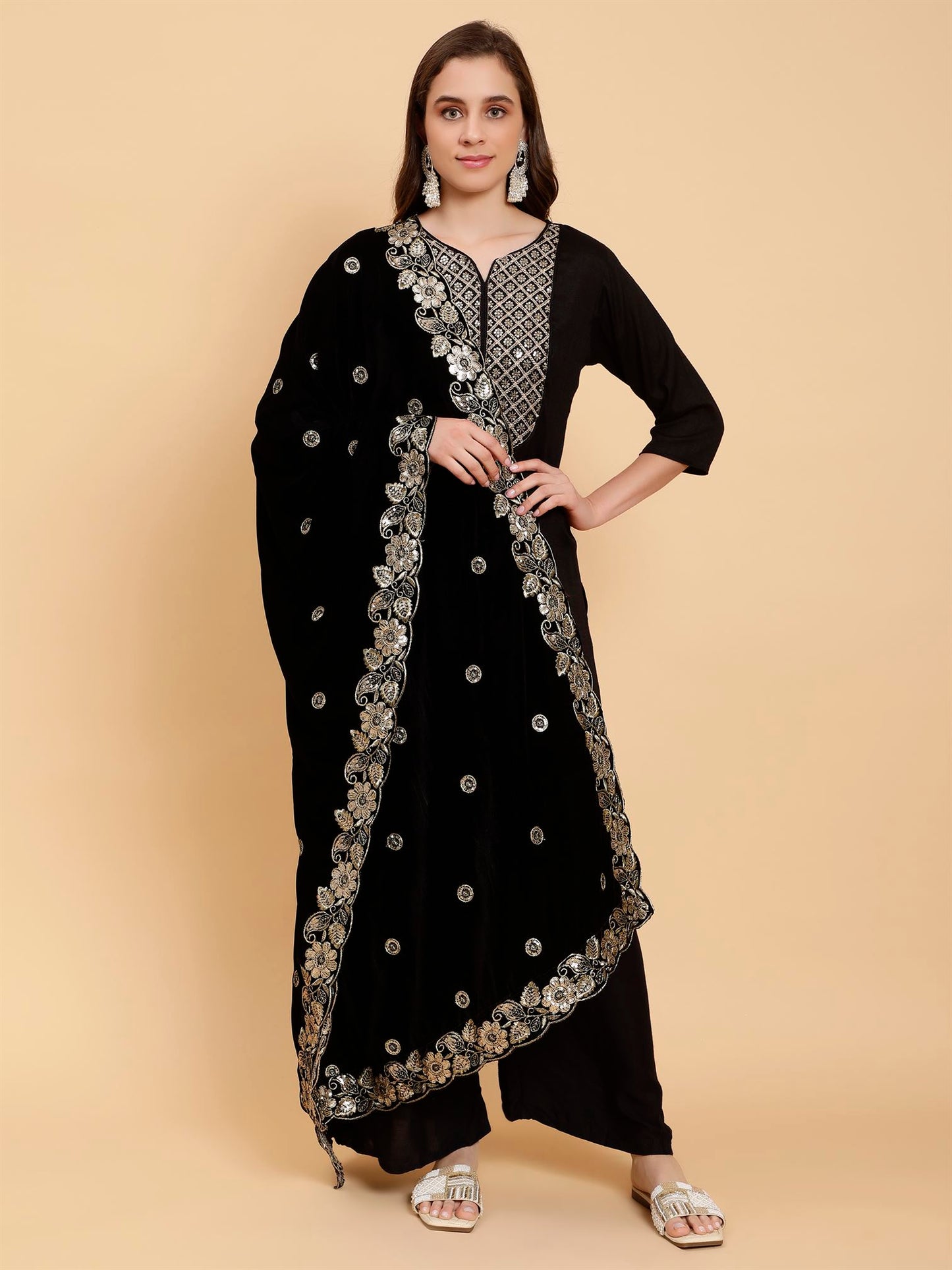 black-embellished-velvet-dupatta-mcrcvd7231-moda-chales-3