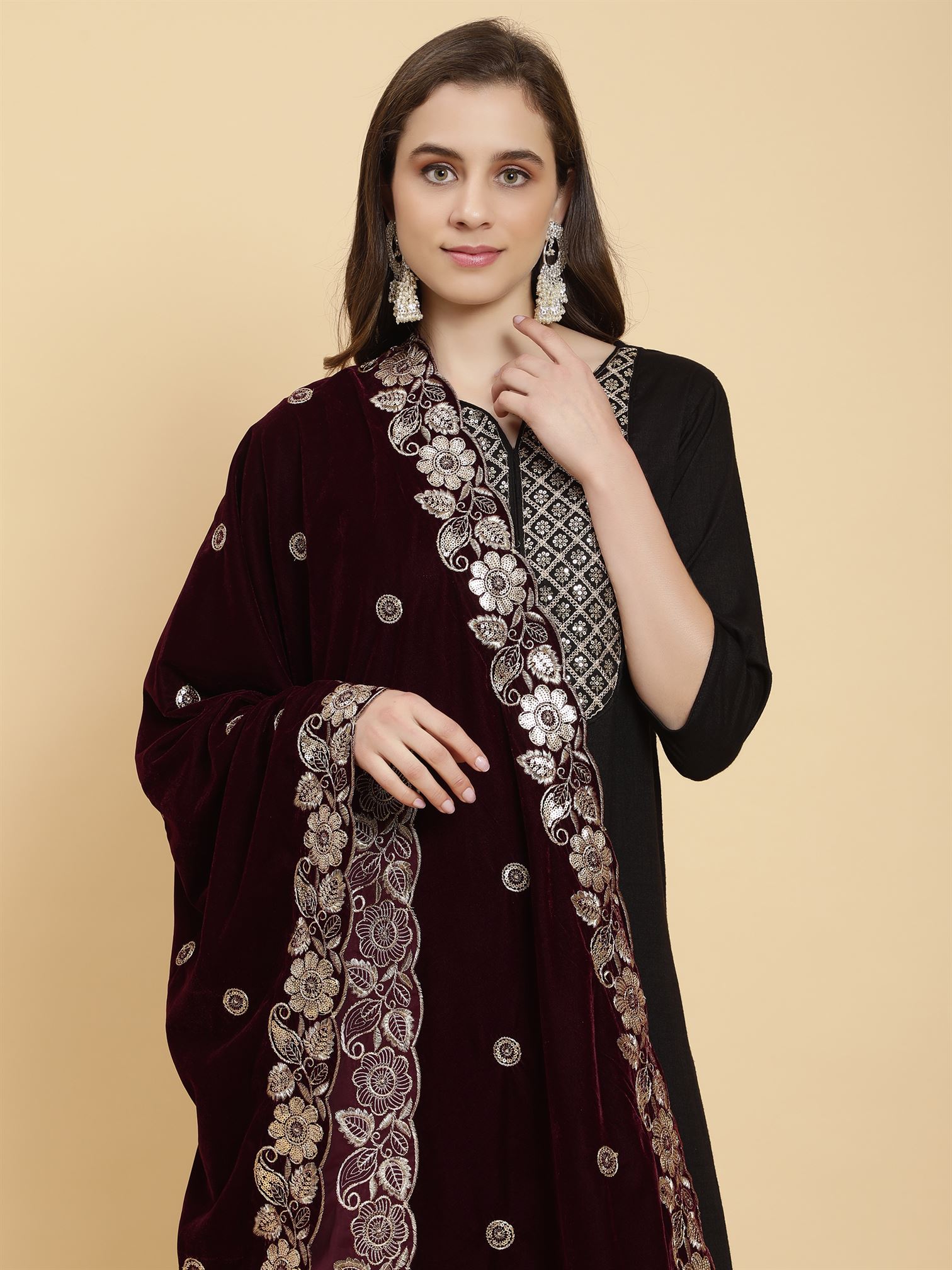 burgundy-embellished-velvet-dupatta-mcrcvd7232-moda-chales-4