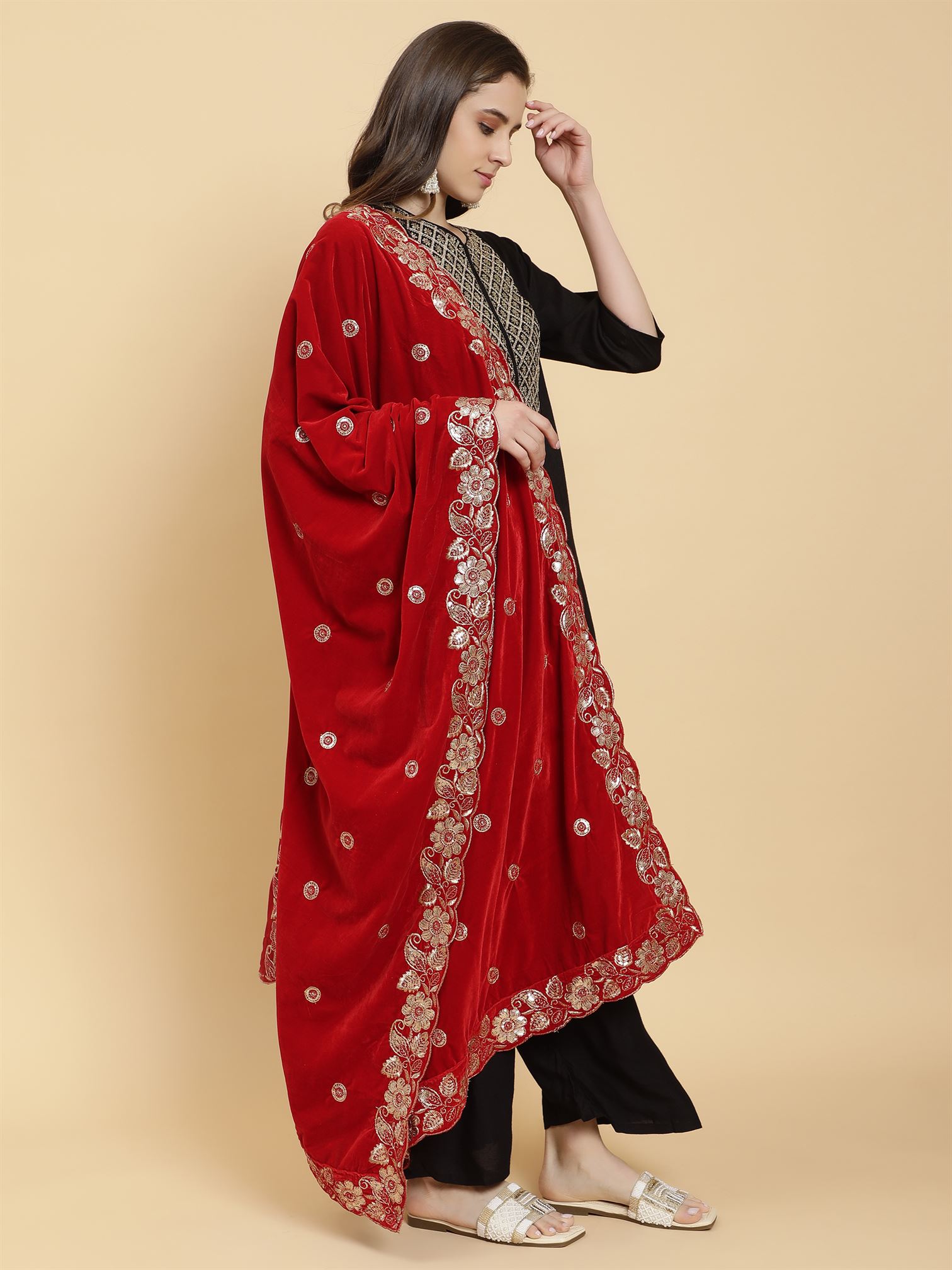 red-embellished-velvet-dupatta-mcrcvd7233-moda-chales-4