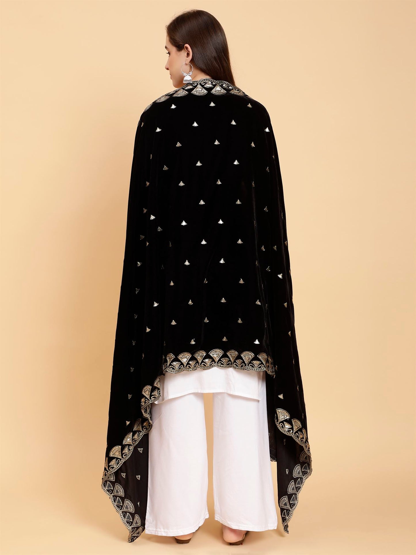 black-embellished-velvet-dupatta-mcrcvd7241-moda-chales-5