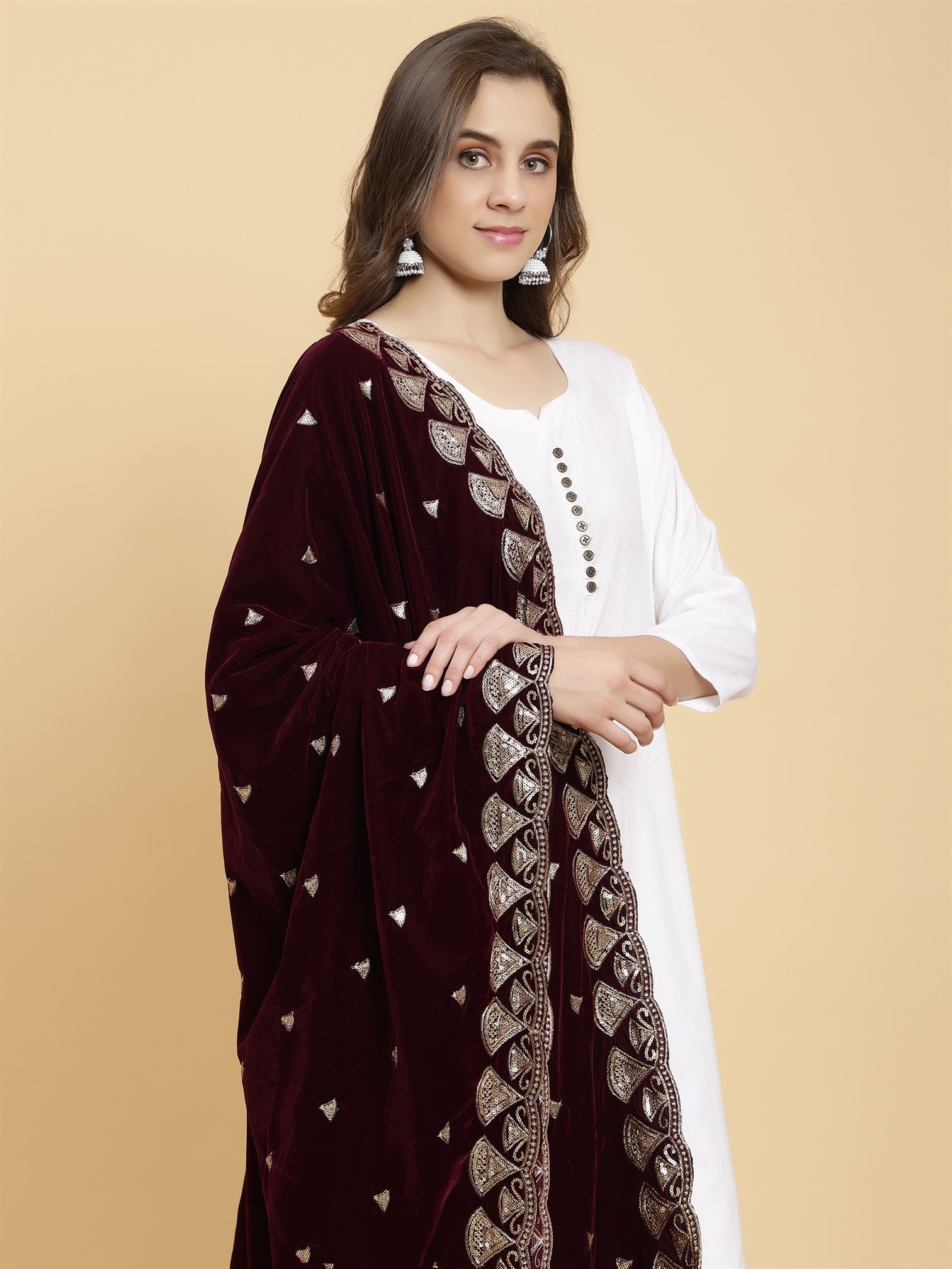 burgundy-embellished-velvet-dupatta-mcrcvd7242-moda-chales-5