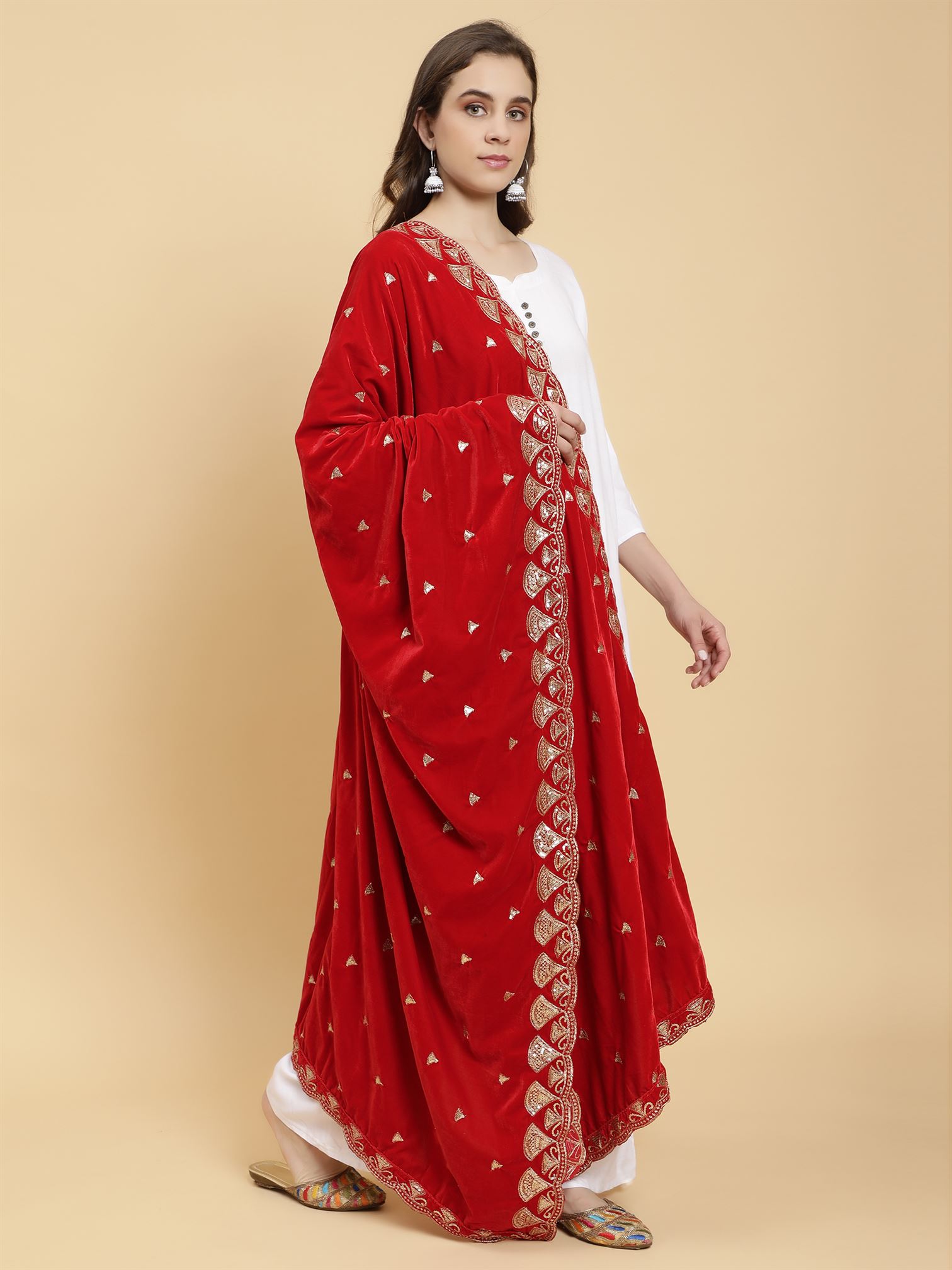 red-embellished-velvet-dupatta-mcrcvd7243-moda-chales-4