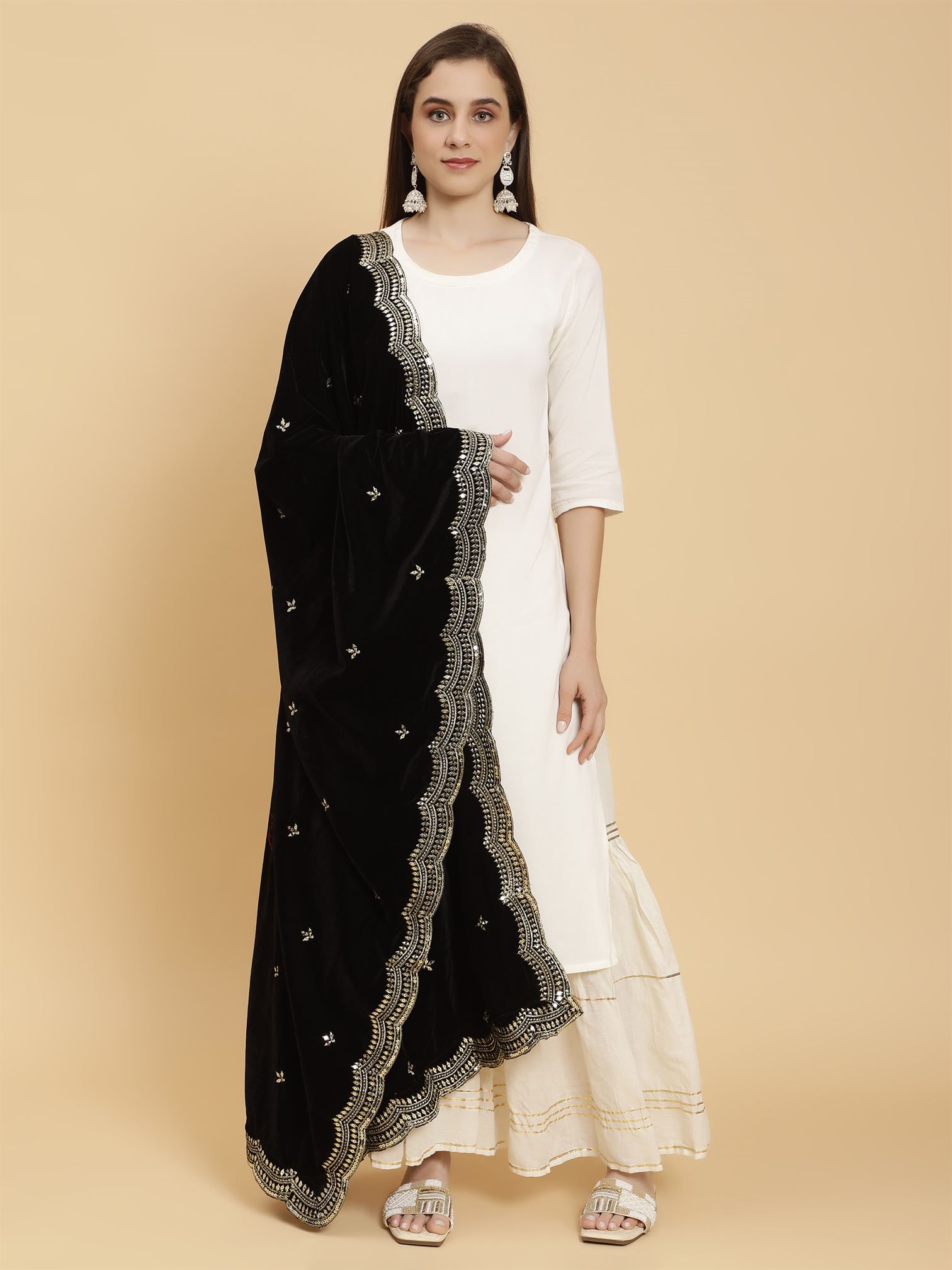 black-embellished-velvet-dupatta-mcrcvd7251-moda-chales-2