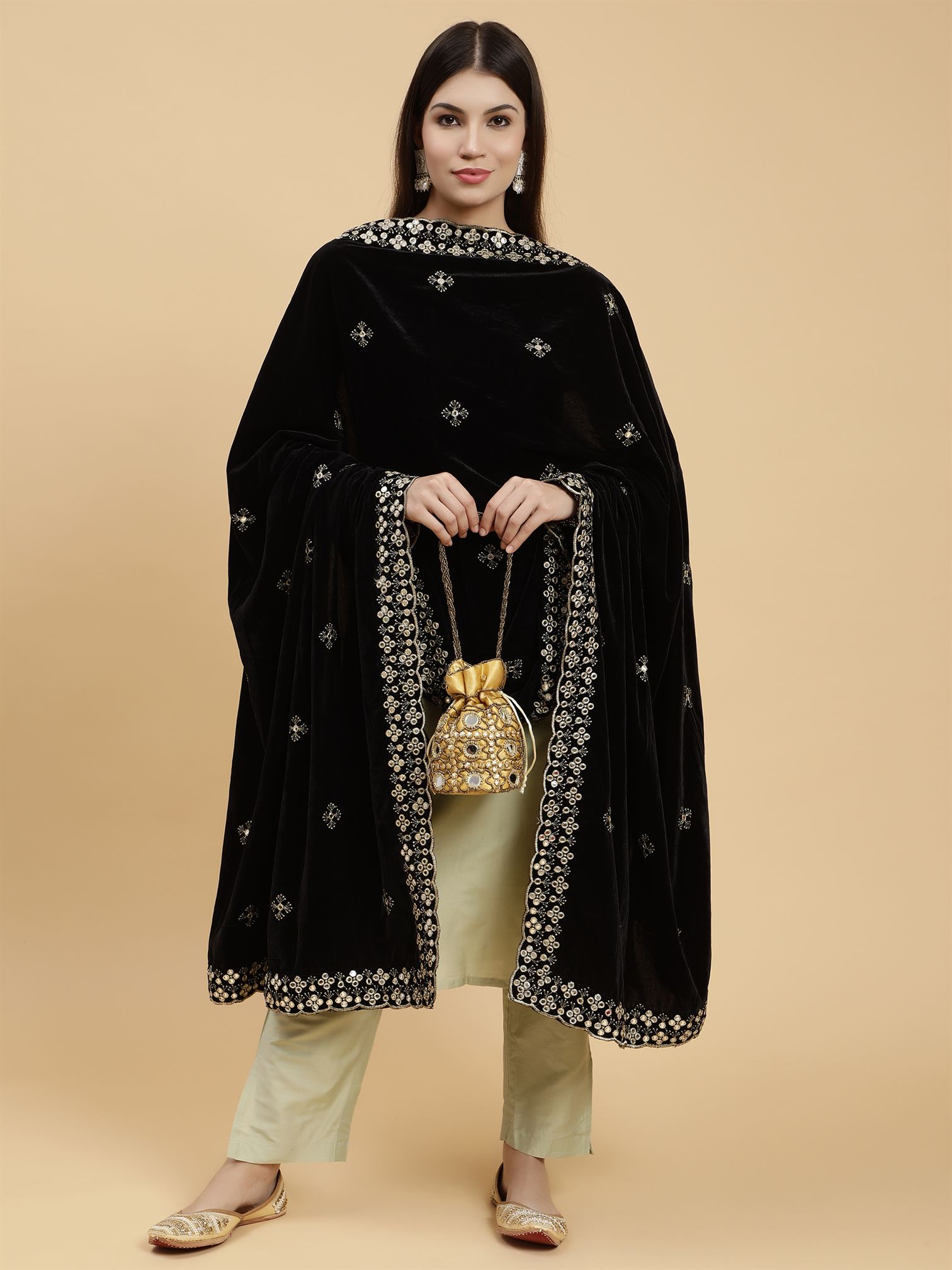 black-embellished-velvet-dupatta-mcrcvd7261-moda-chales-4