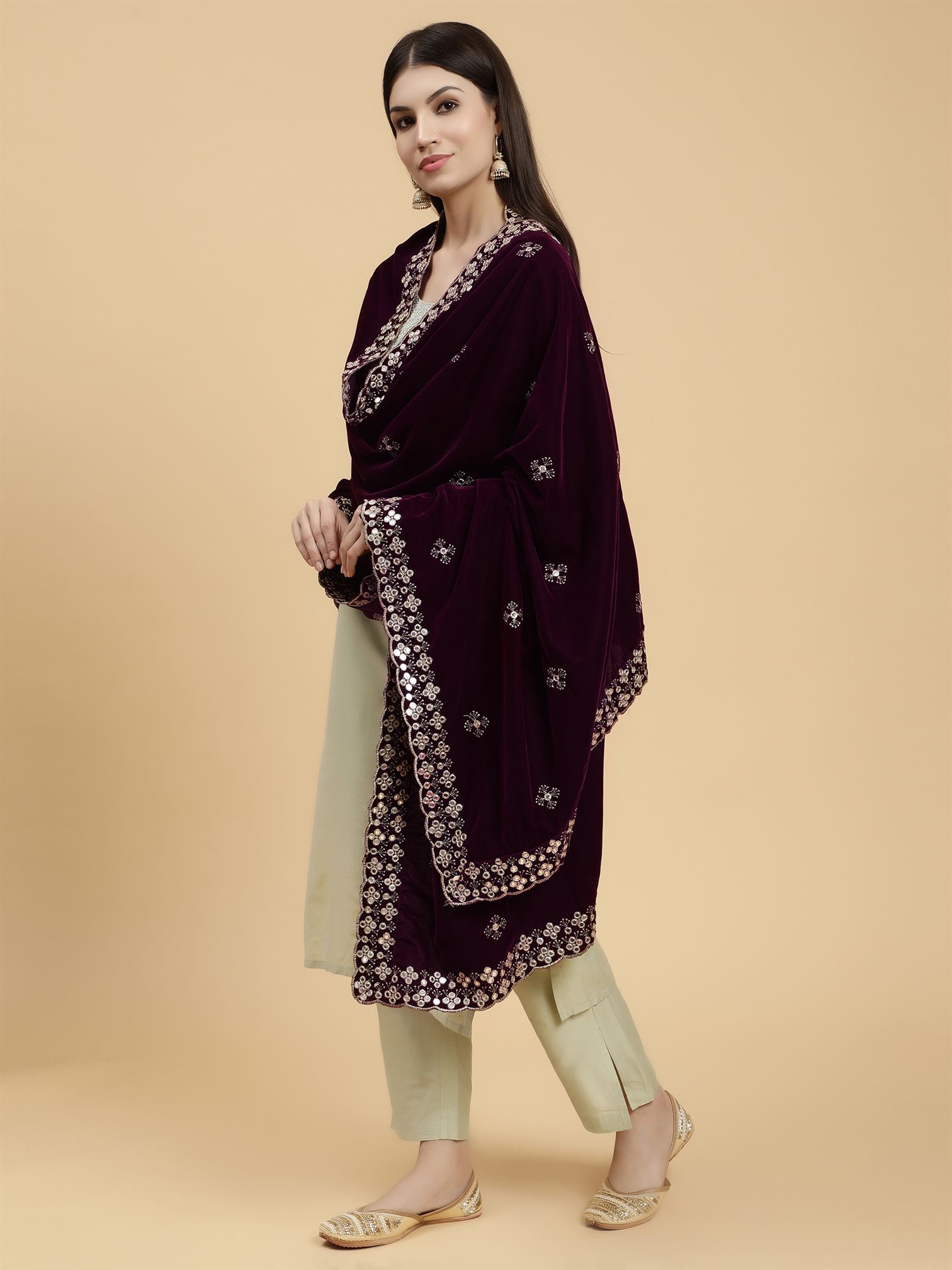 burgundy-embellished-velvet-dupatta-mcrcvd7262-moda-chales-3