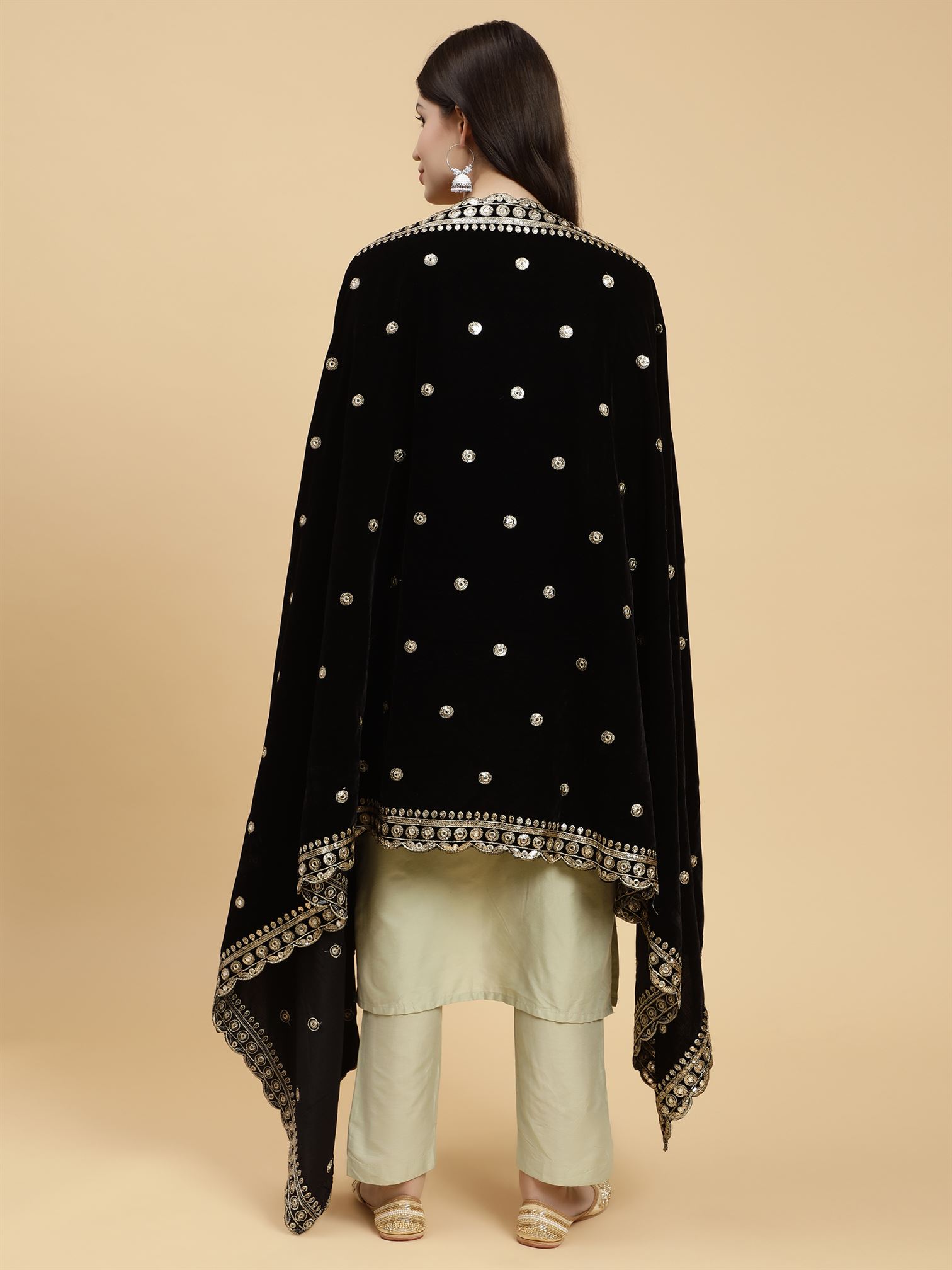 black-embellished-velvet-dupatta-mcrcvd7291-moda-chales-8