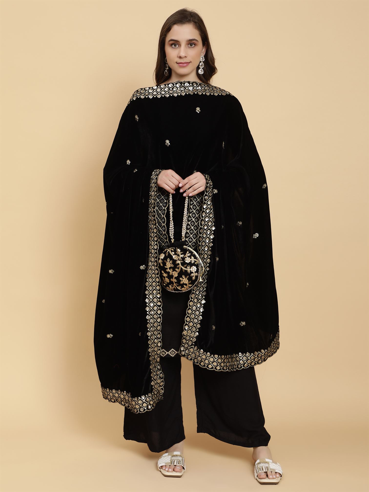 black-embellished-velvet-dupatta-mcrcvd7301-moda-chales-5