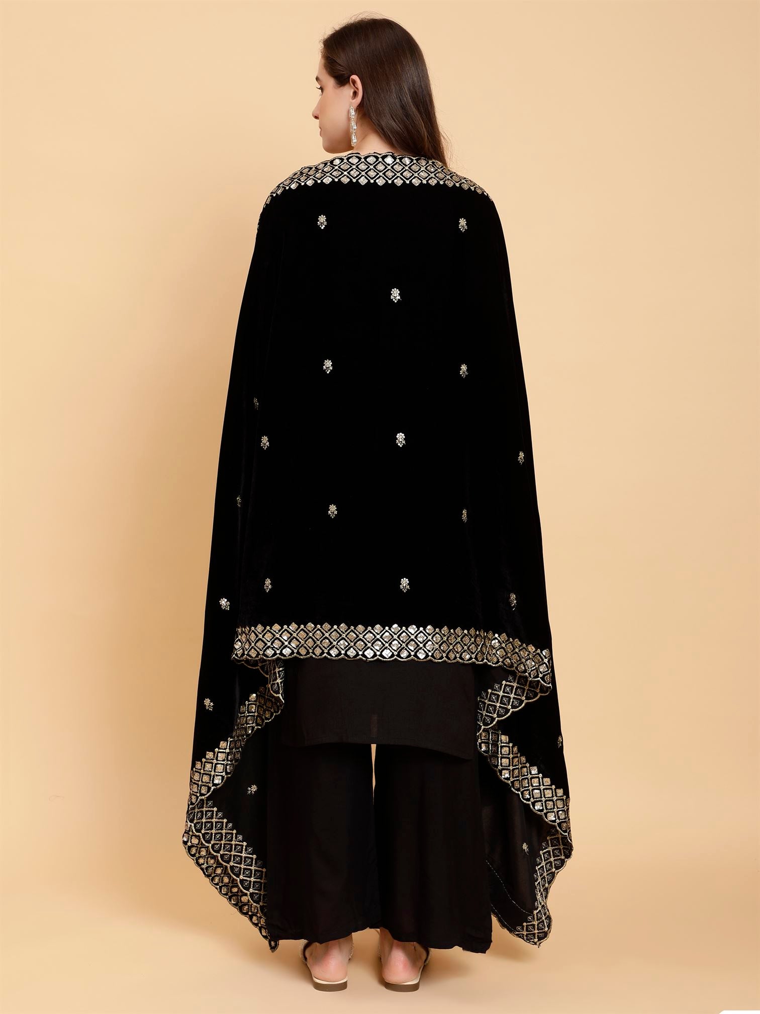 black-embellished-velvet-dupatta-mcrcvd7301-moda-chales-6
