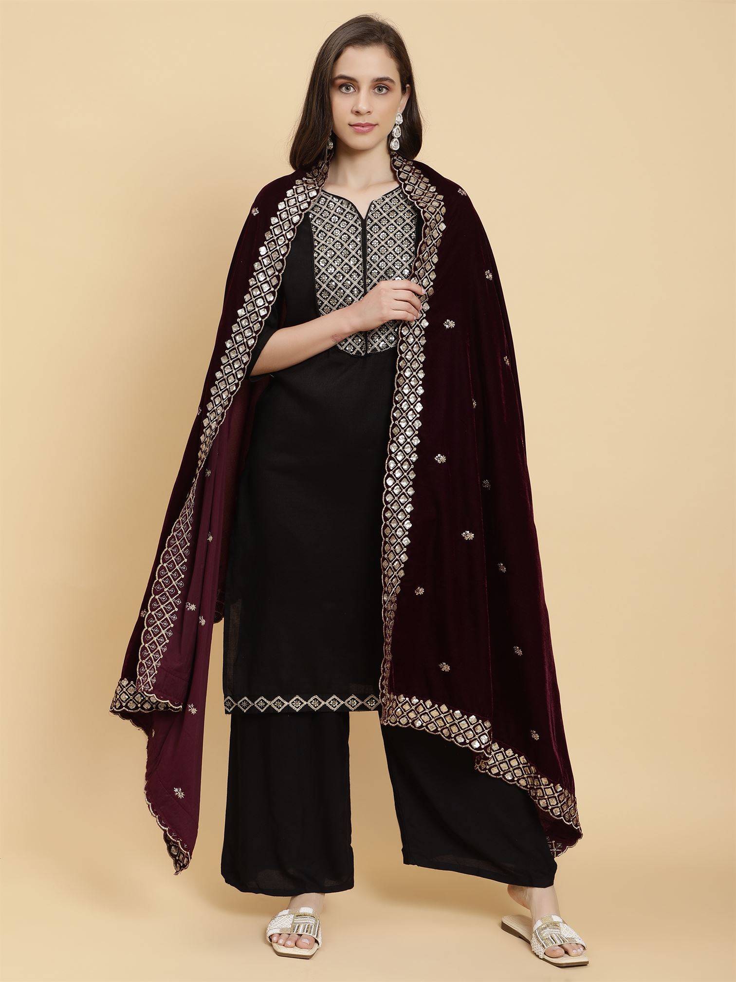 burgundy-embellished-velvet-dupatta-mcrcvd7302-moda-chales-2