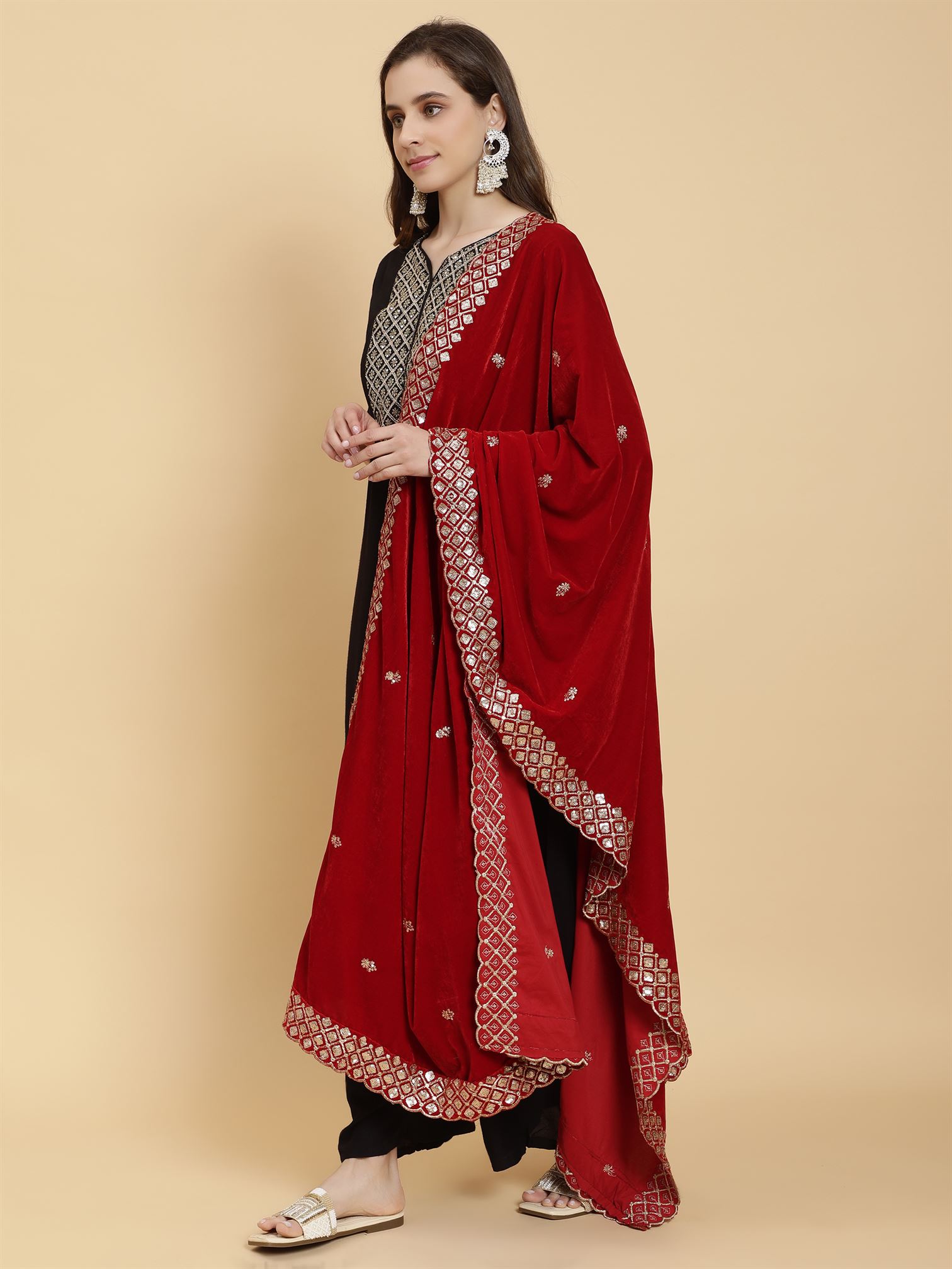 red-embellished-velvet-dupatta-mcrcvd7303-moda-chales-4