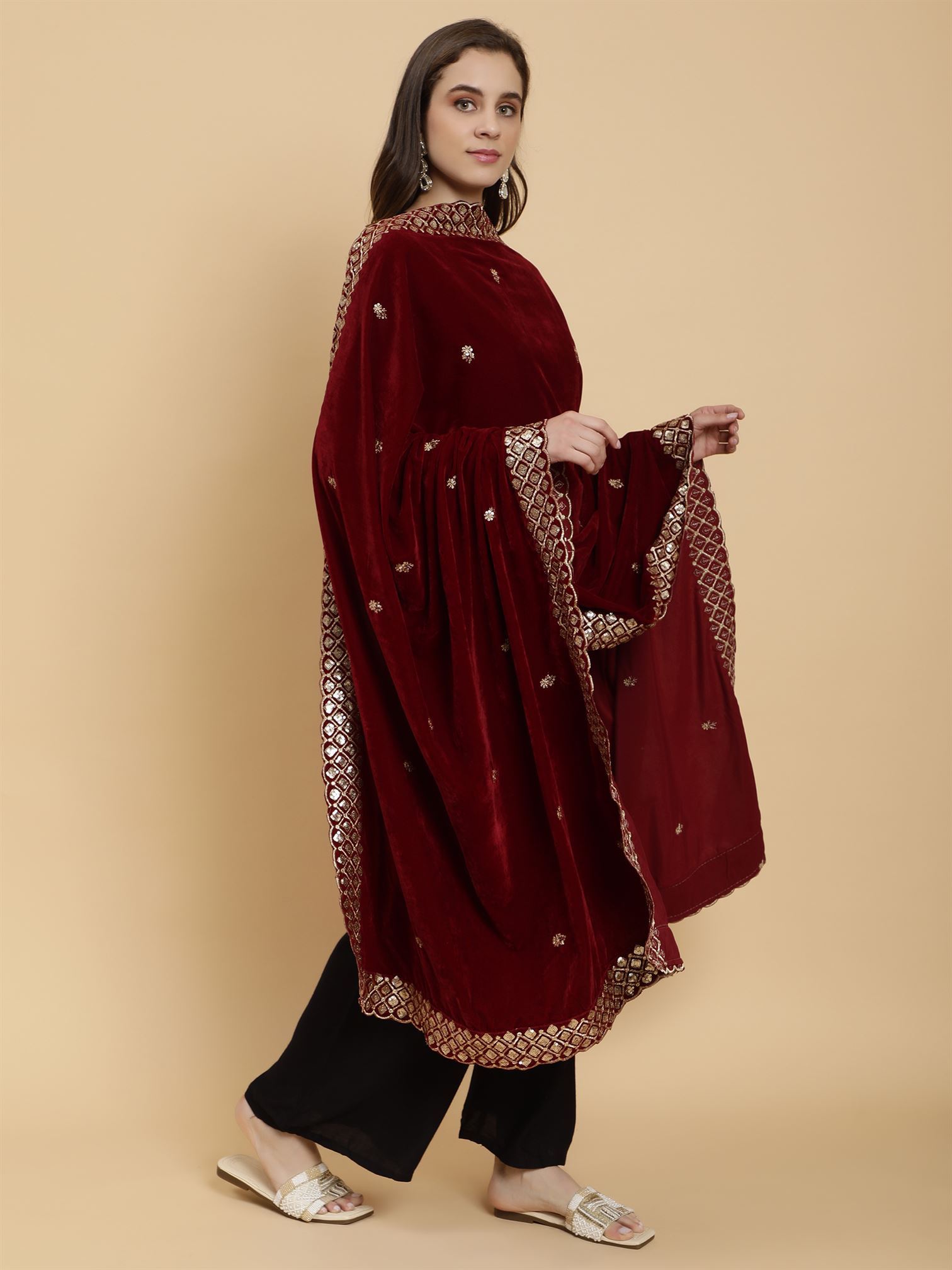 maroon-embellished-velvet-dupatta-mcrcvd7304-moda-chales-3