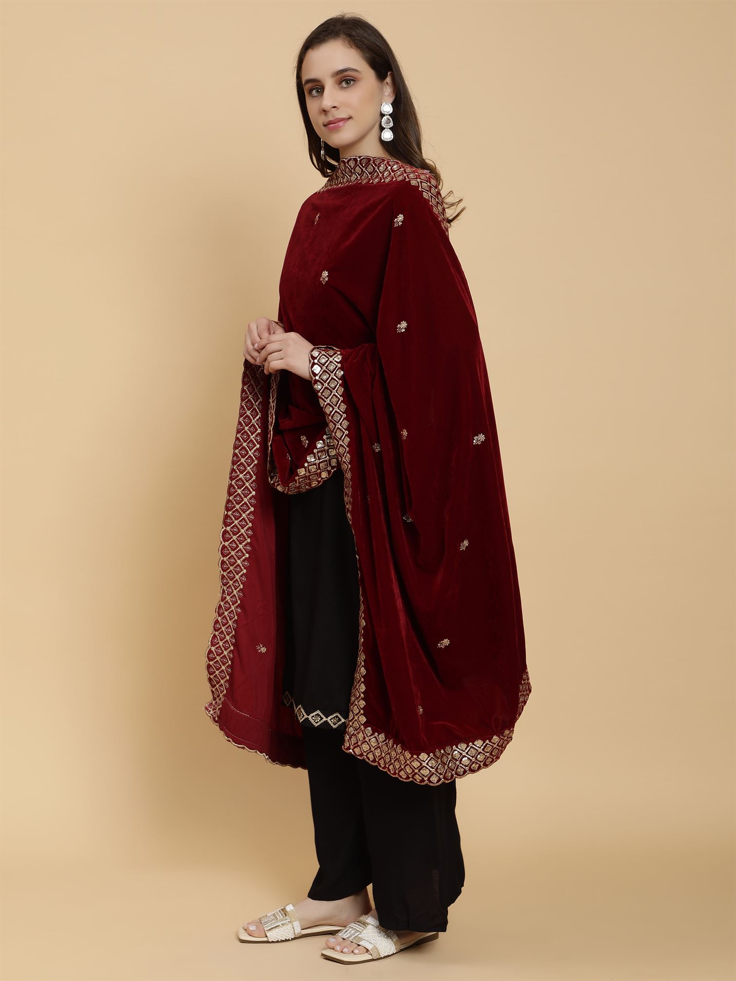 maroon-embellished-velvet-dupatta-mcrcvd7304-moda-chales-4