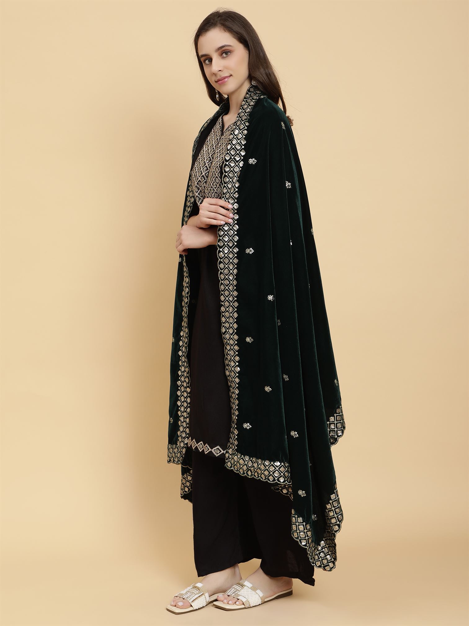 green-embellished-velvet-dupatta-mcrcvd7307-moda-chales-4