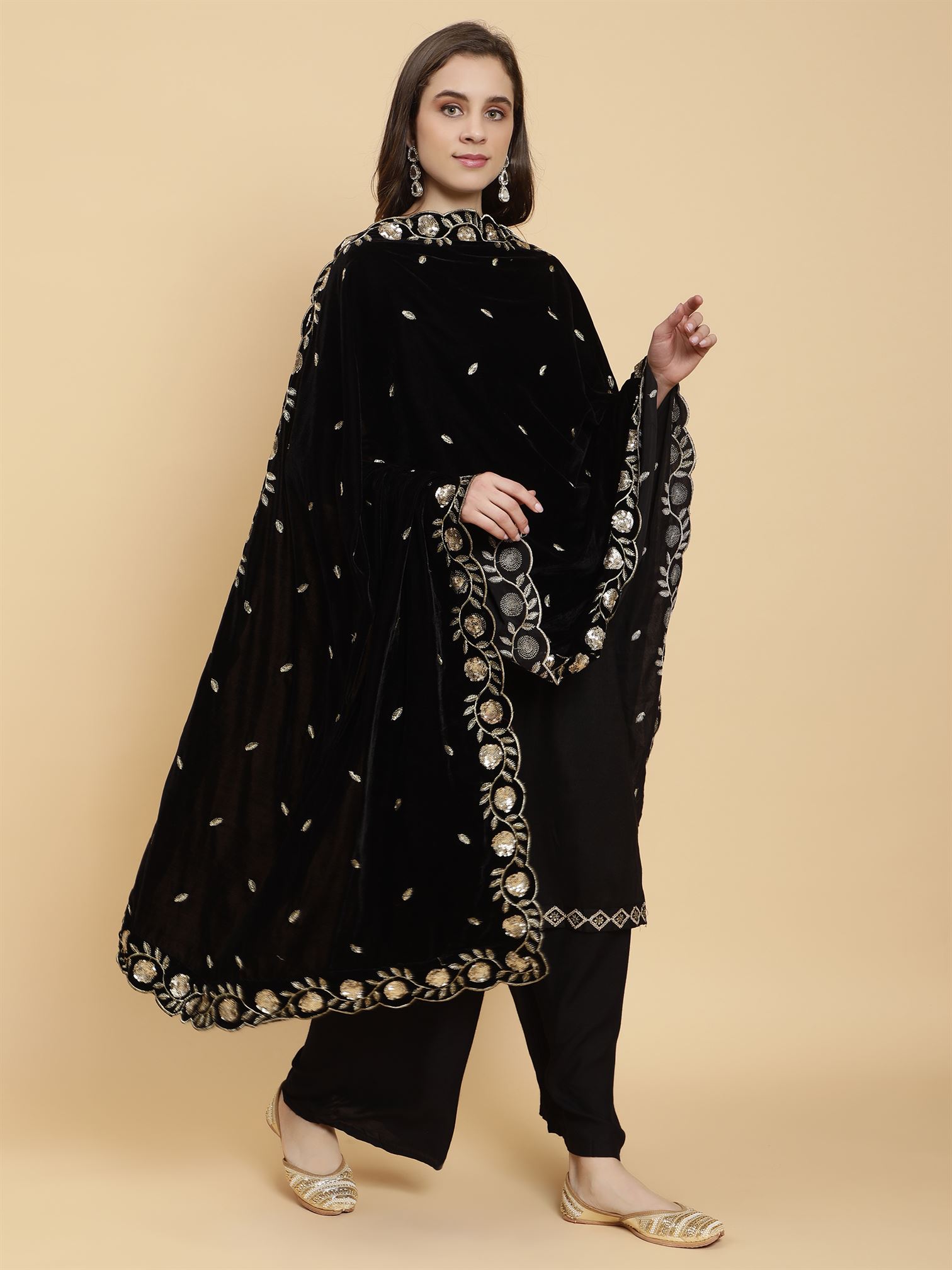 black-embellished-velvet-dupatta-mcrcvd7311-moda-chales-3