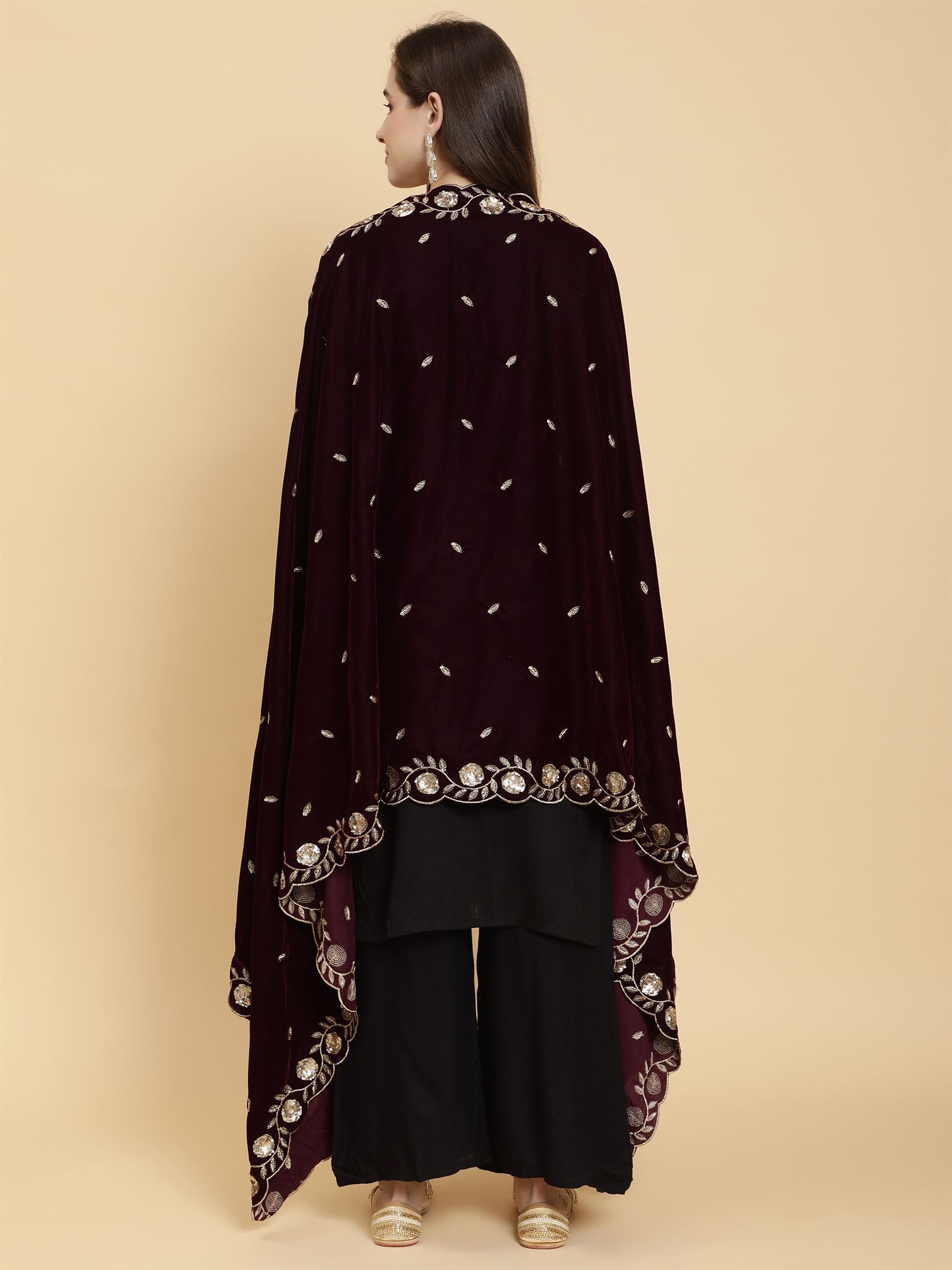 burgundy-embellished-velvet-dupatta-mcrcvd7312-moda-chales-7