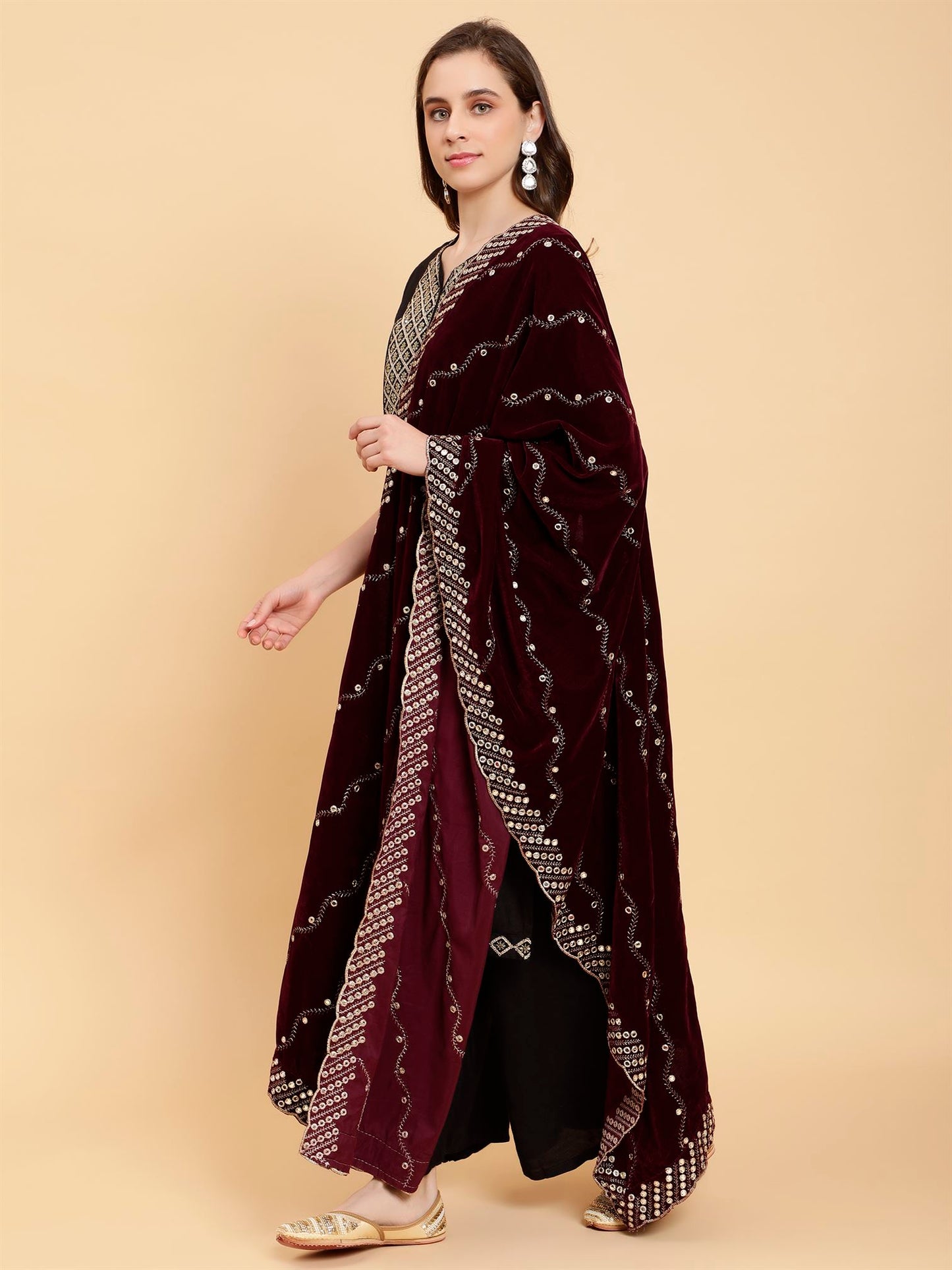 burgundy-embellished-velvet-dupatta-mcrcvd7322-moda-chales-4