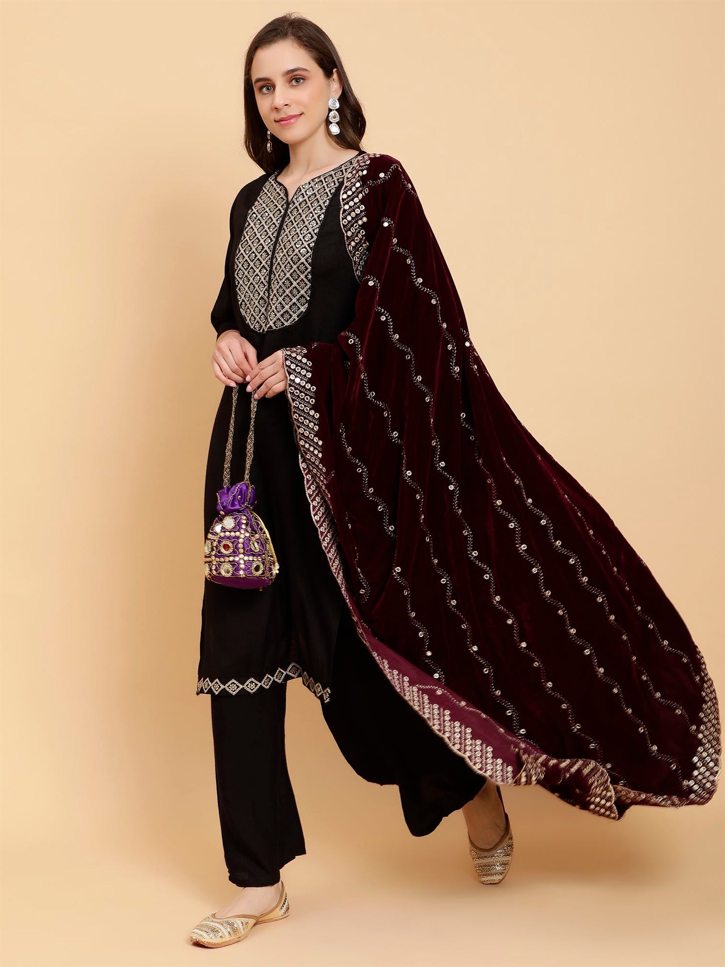 burgundy-embellished-velvet-dupatta-mcrcvd7322-moda-chales-5