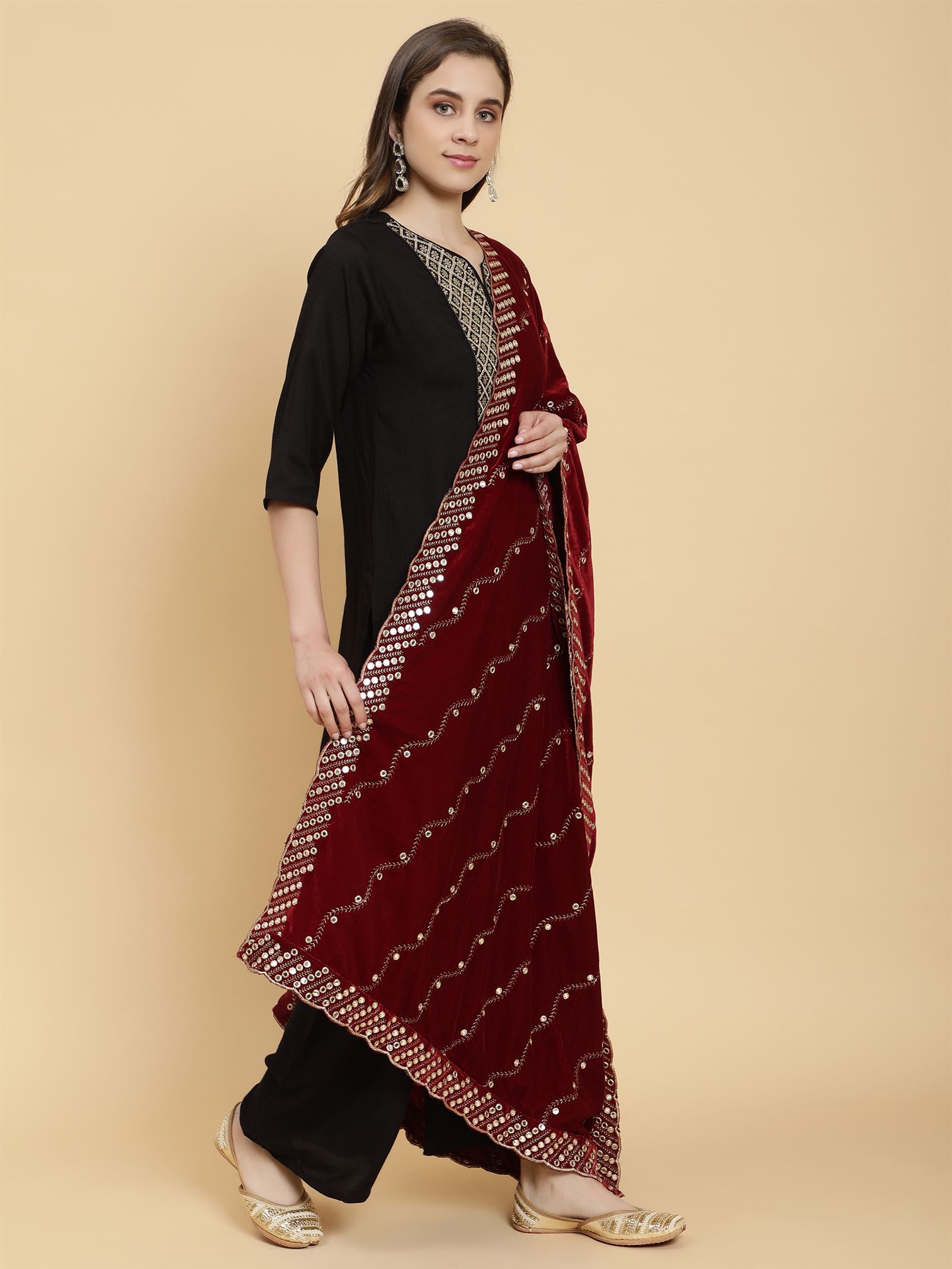 maroon-embellished-velvet-dupatta-mcrcvd7324-moda-chales-3