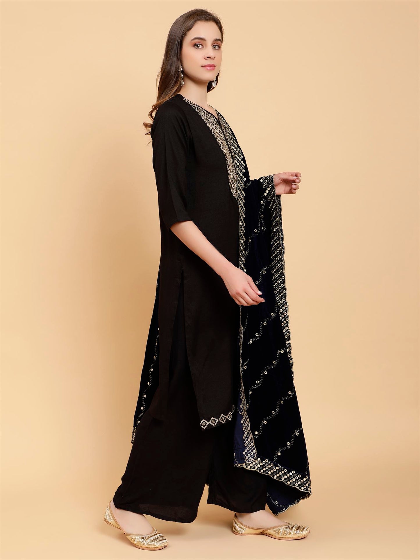 navy-blue-embellished-velvet-dupatta-mcrcvd7326-moda-chales-2