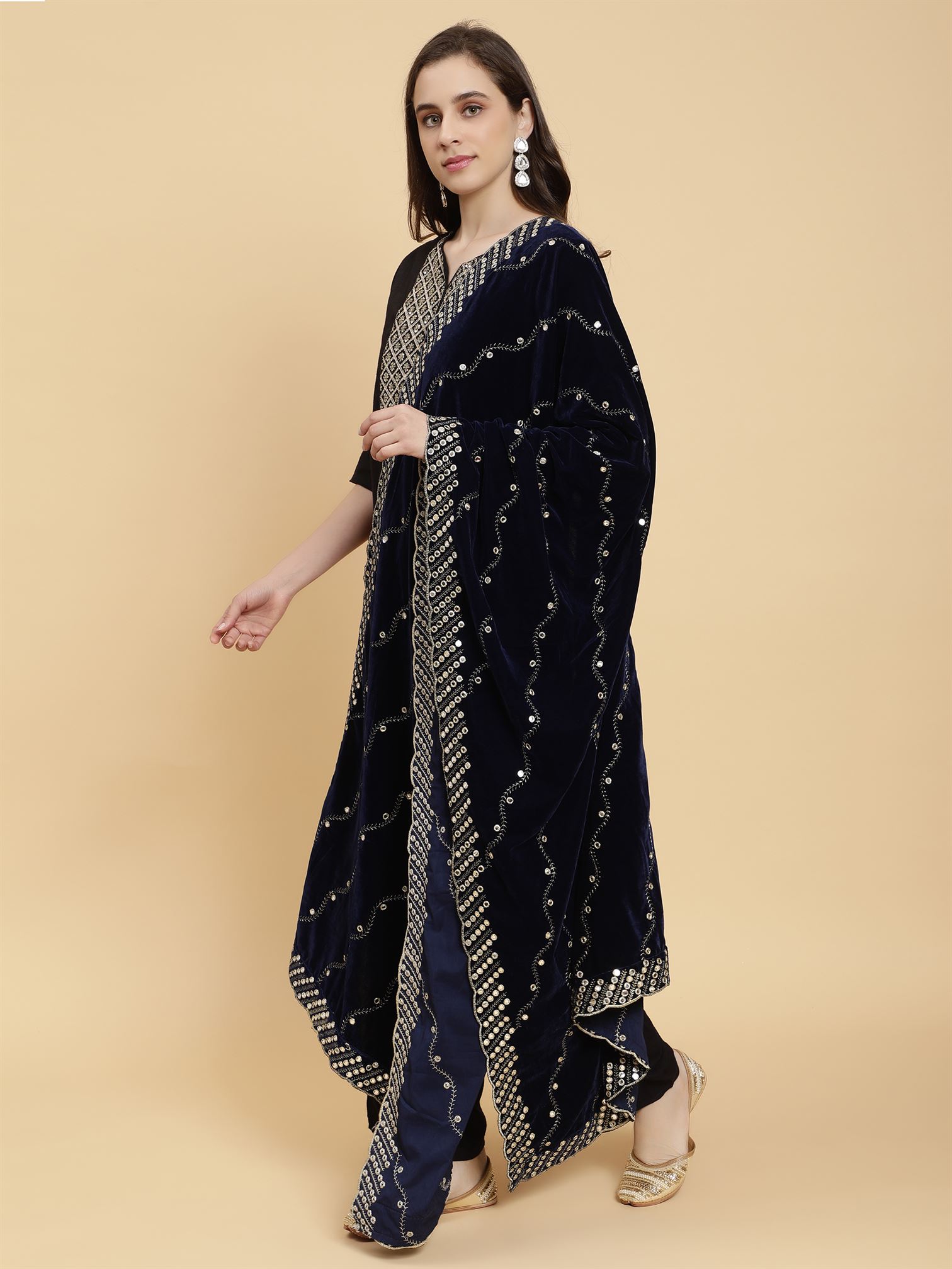 navy-blue-embellished-velvet-dupatta-mcrcvd7326-moda-chales-3