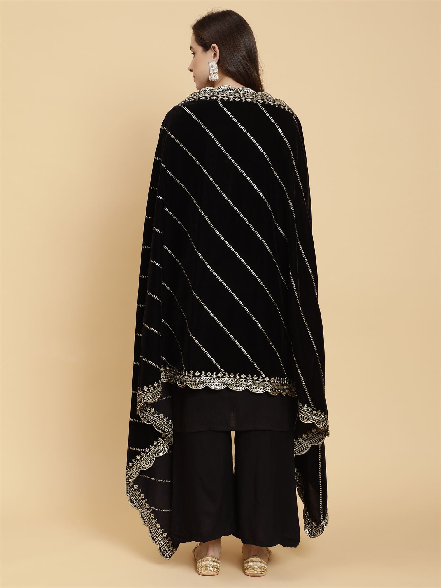 black-embellished-velvet-dupatta-mcrcvd7331-moda-chales-6