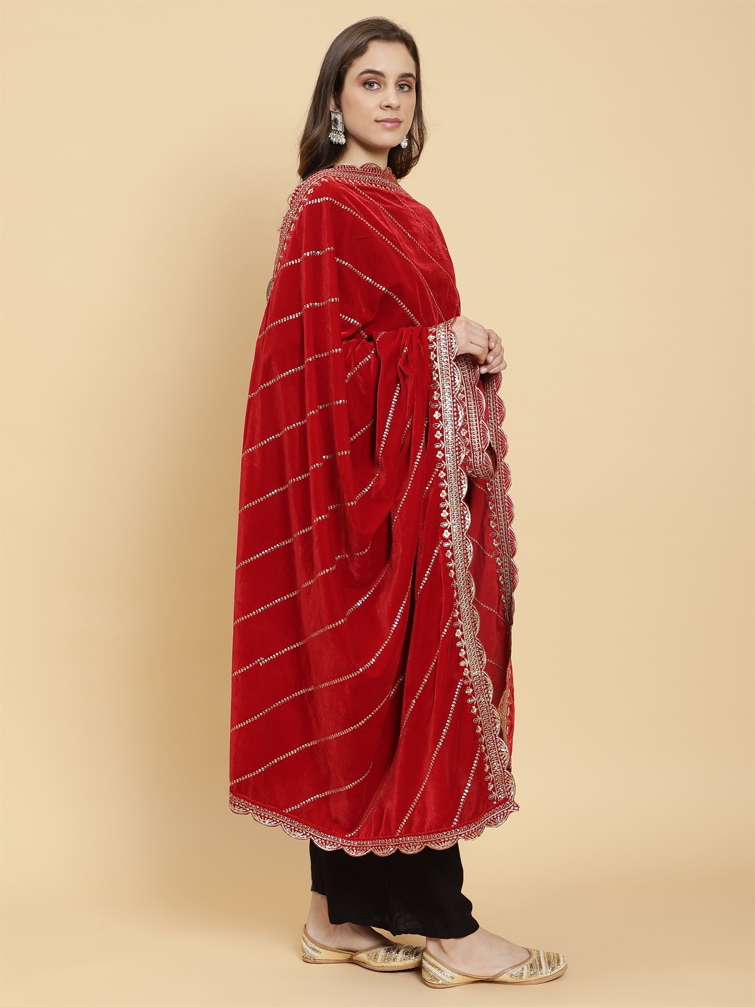 red-embellished-velvet-dupatta-mcrcvd7333-moda-chales-4