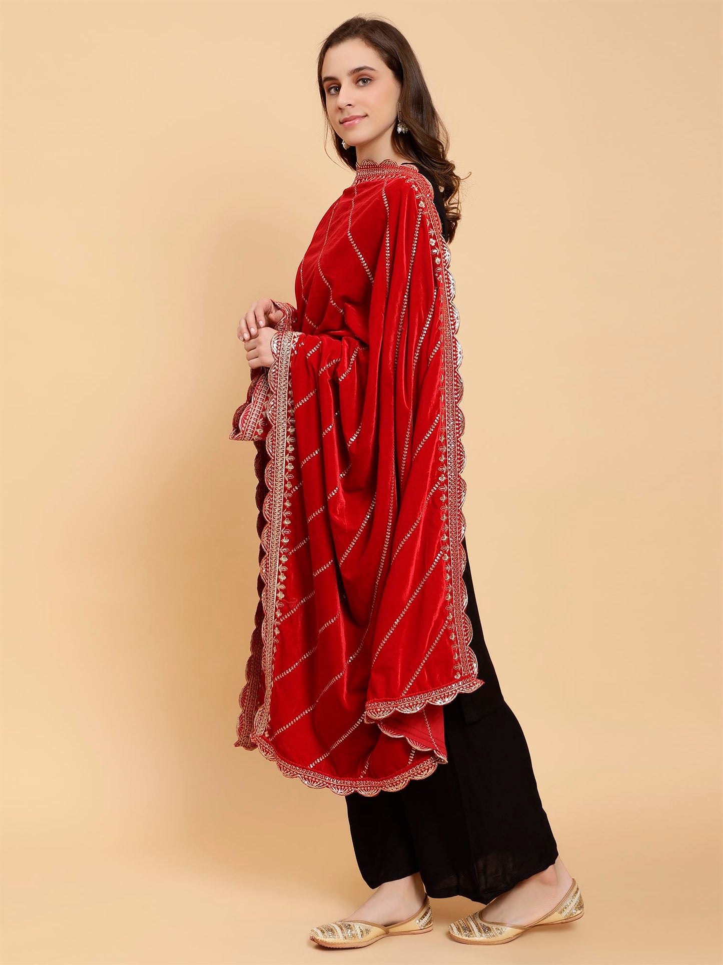 red-embellished-velvet-dupatta-mcrcvd7333-moda-chales-5