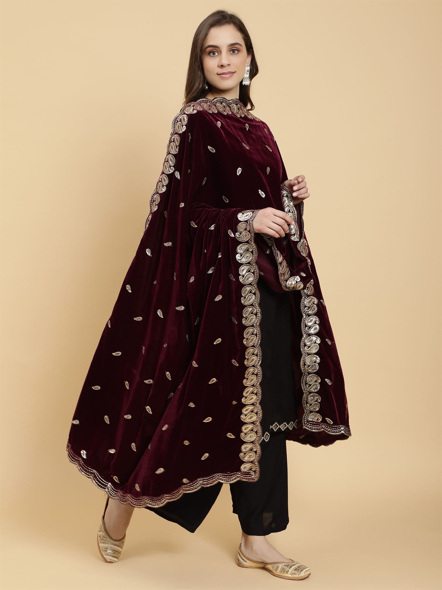 burgundy-embellished-velvet-dupatta-mcrcvd7342-moda-chales-3